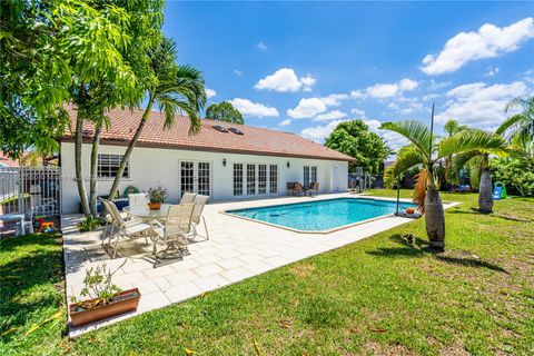 Single Family Residence in Miami FL 14481 160th Ter 11.jpg