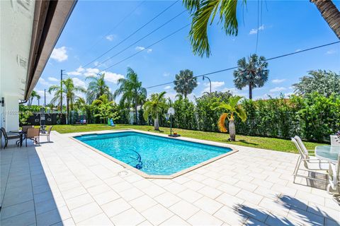 Single Family Residence in Miami FL 14481 160th Ter 5.jpg