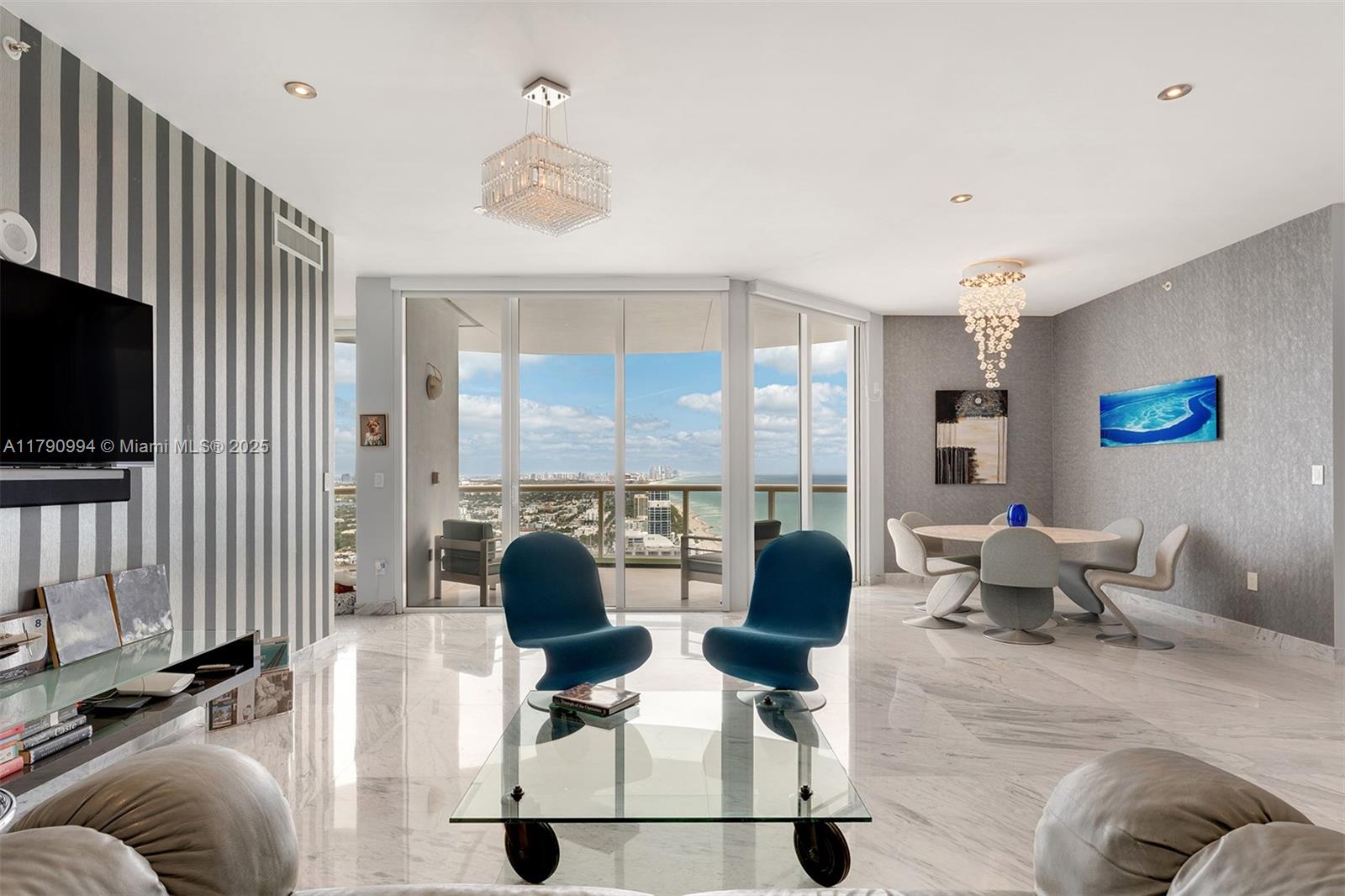 AKOYA CONDO - Residential