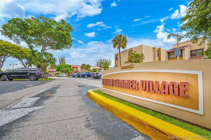 Reside in style in this spacious renovated townhouse at Indian Summer Village II boasting 1536 SF of living area, 3 bedrooms, 2 1/2 bathrooms, stainless steel appliances, full size washer and dryer. Enjoy breathtaking, relaxing views from balcony. Freshly painted, ready to move in. Located in the Fontainebleau neighborhood near to schools, shops, restaurants. No pets.