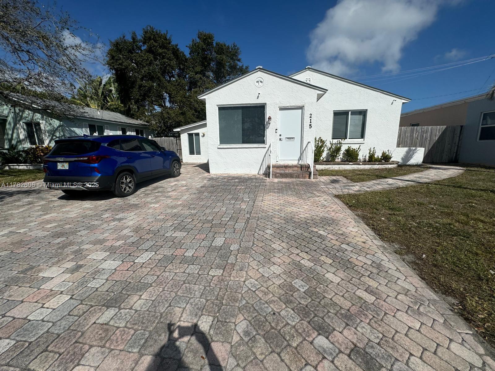 215 SW 17th St