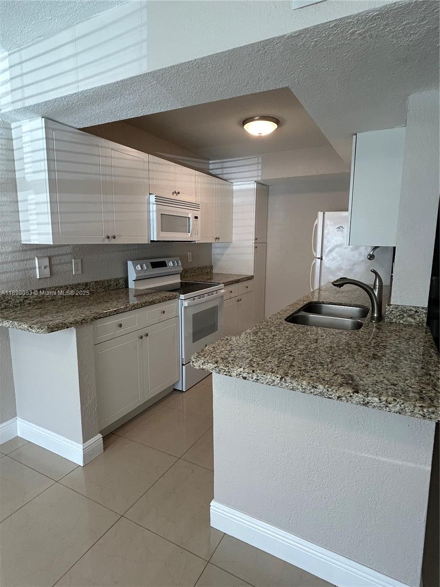 BISCAYNE BEACH CLUB CONDO - Residential Lease