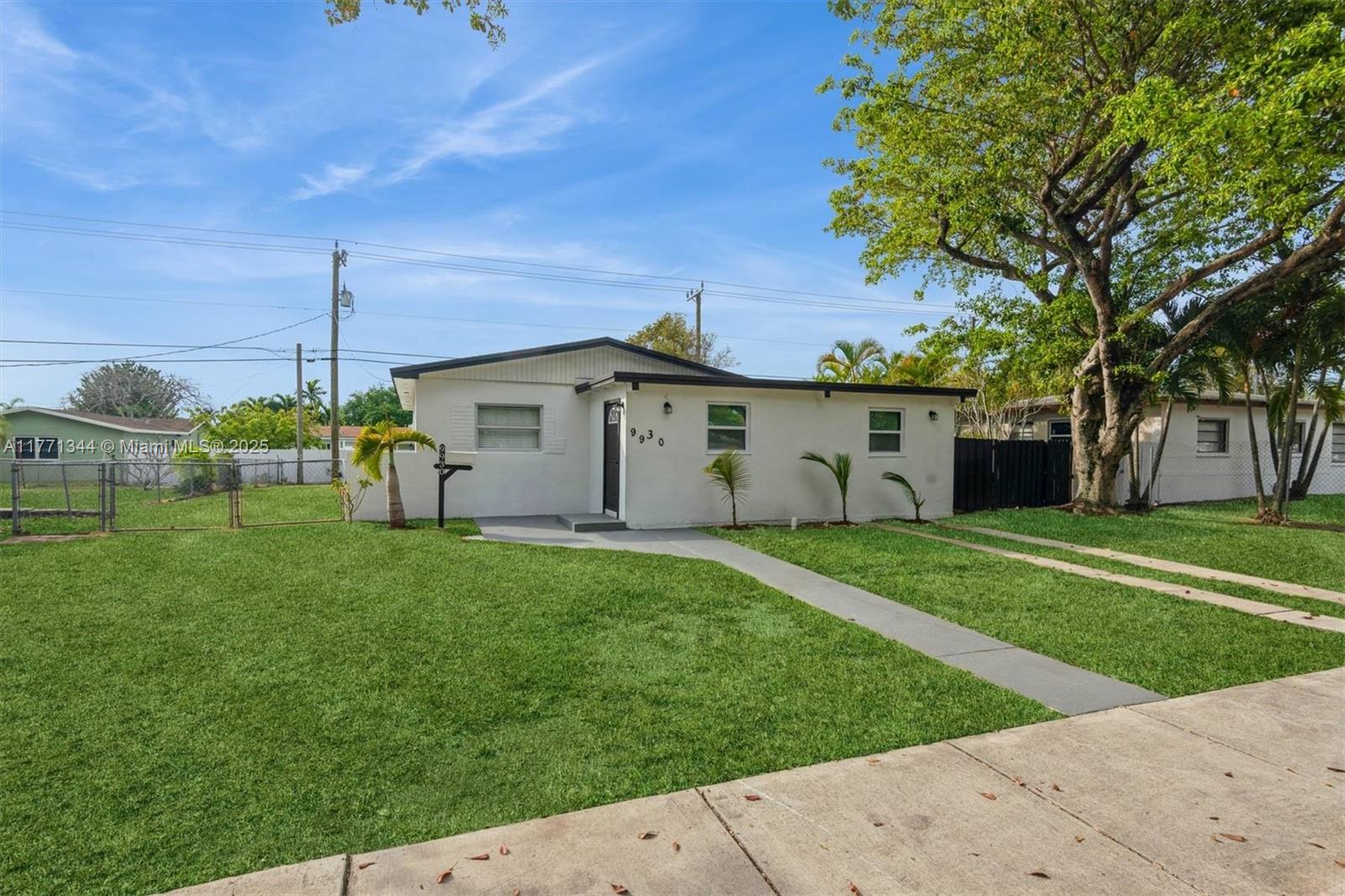 Property for Sale at 9930 Caribbean Blvd, Cutler Bay, Miami-Dade County, Florida - Bedrooms: 3 
Bathrooms: 2  - $549,000
