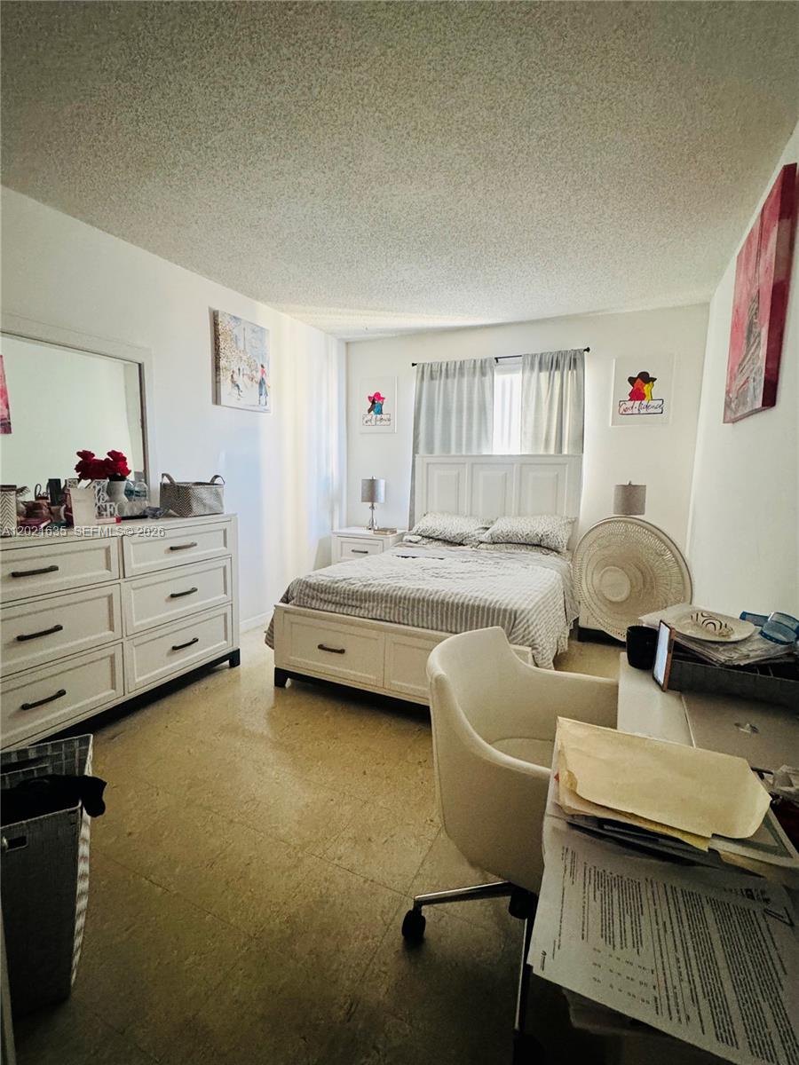 KEYS GATE CONDO NO SIX - Residential