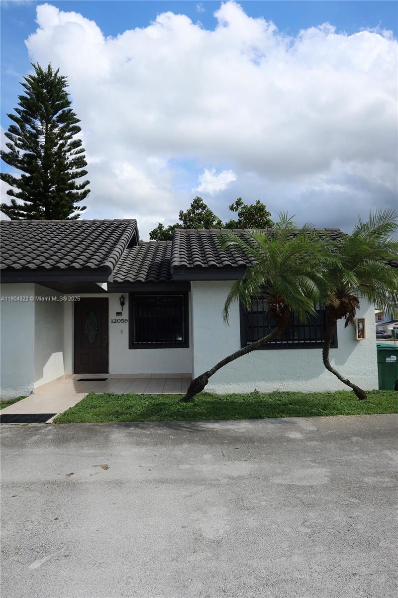 ALAMEDA IV WEST CONDO - Residential