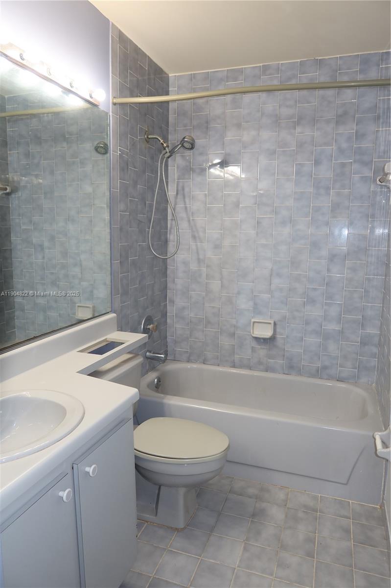 ALAMEDA IV WEST CONDO - Residential