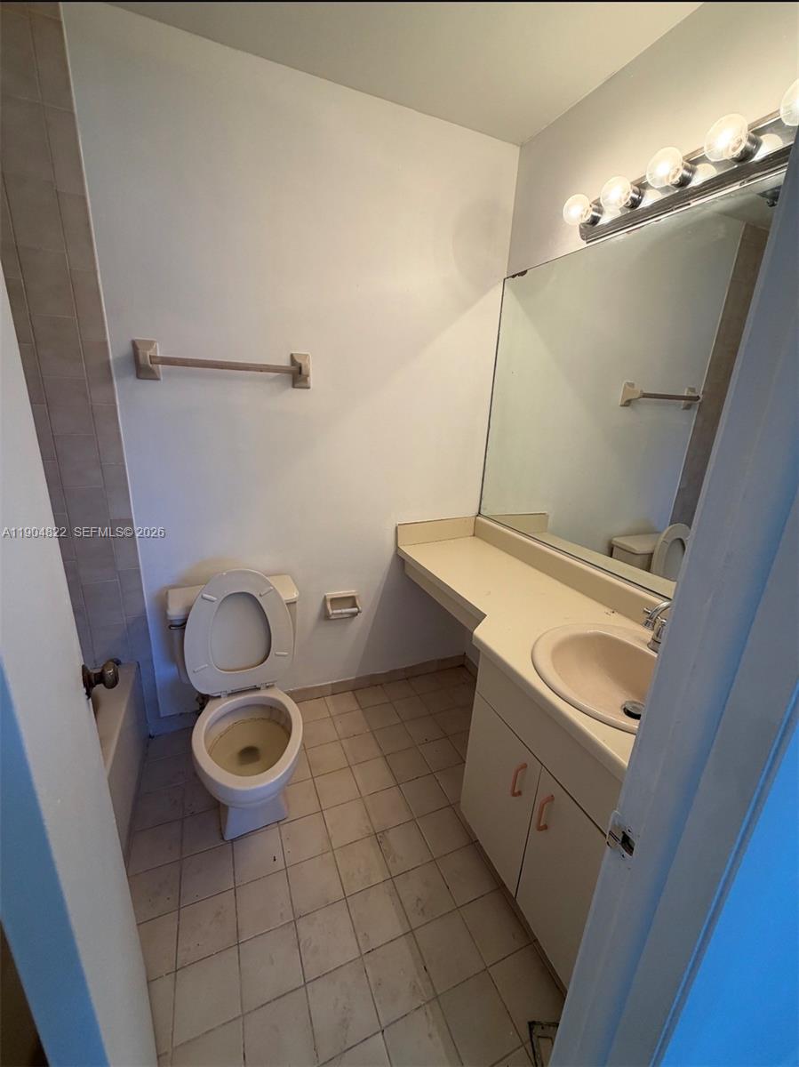 ALAMEDA IV WEST CONDO - Residential