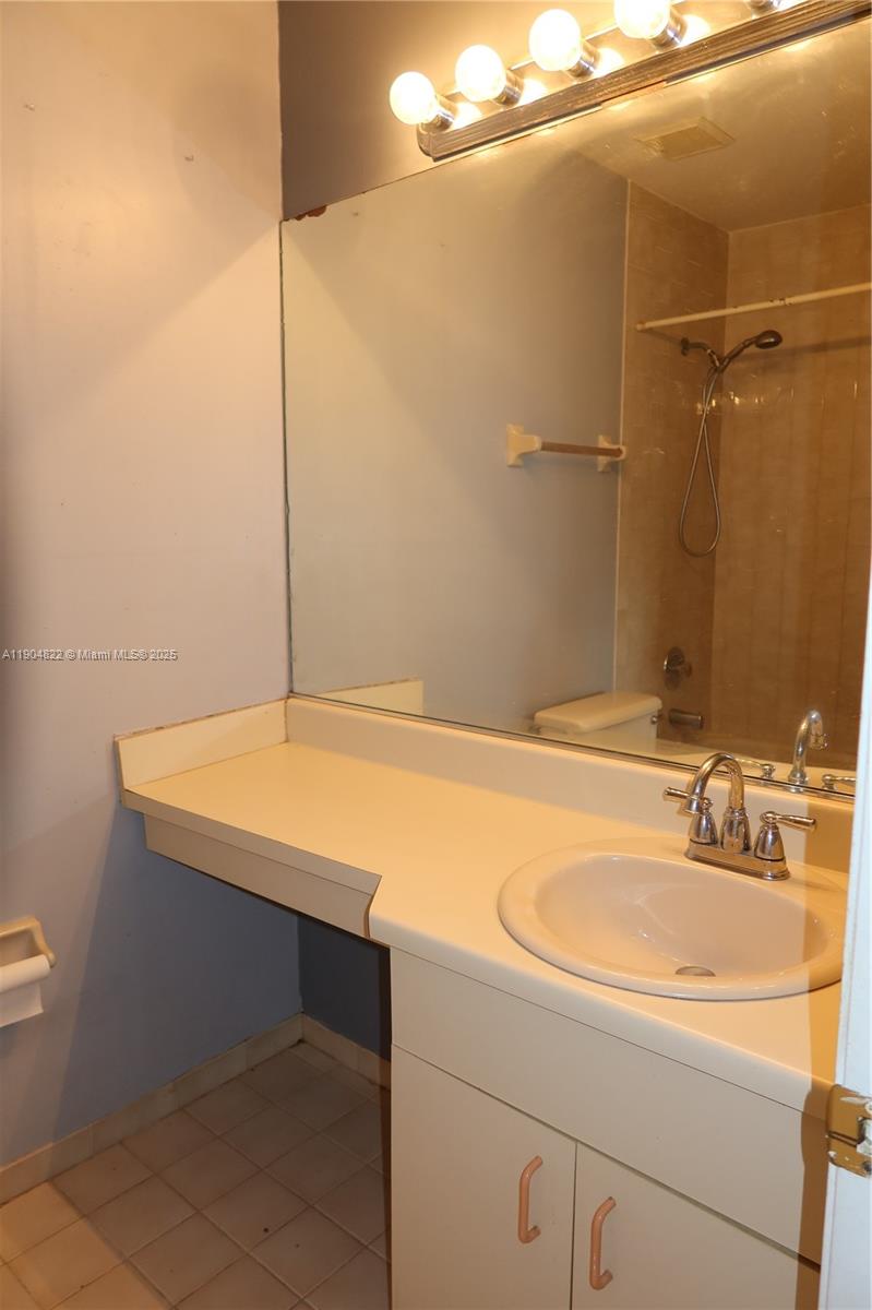 ALAMEDA IV WEST CONDO - Residential