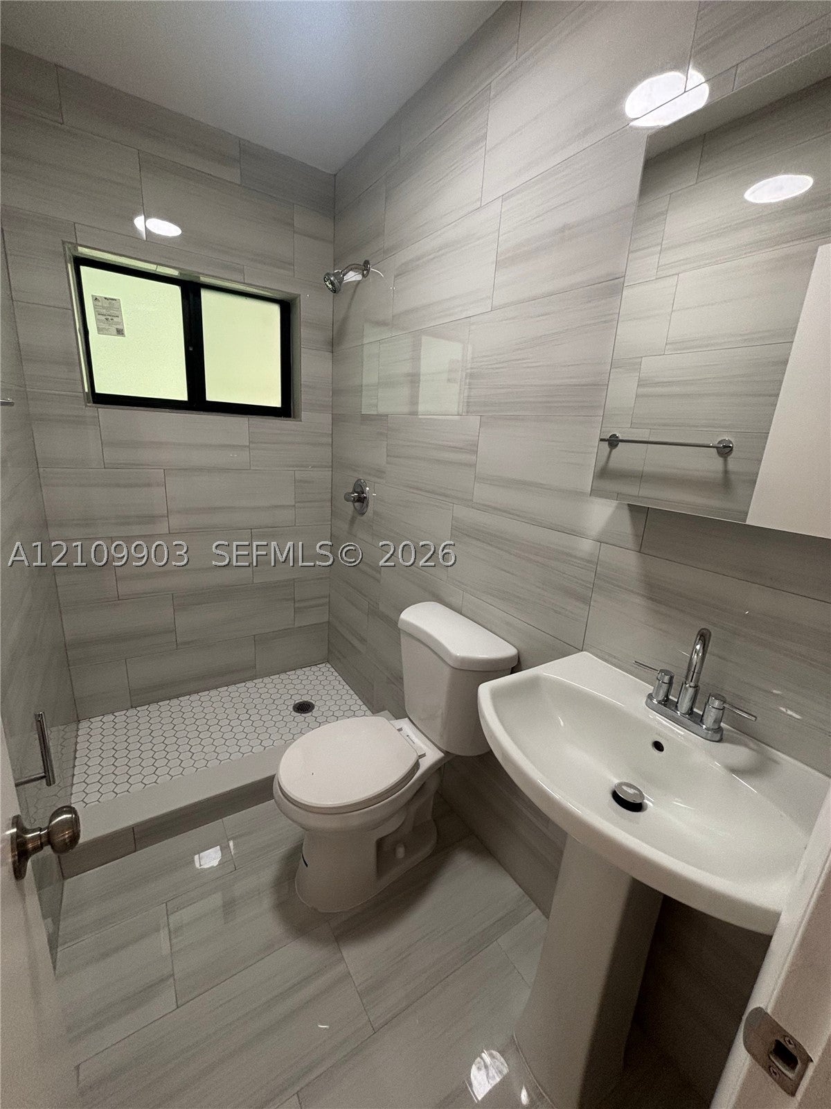 671 SW 7th St 2