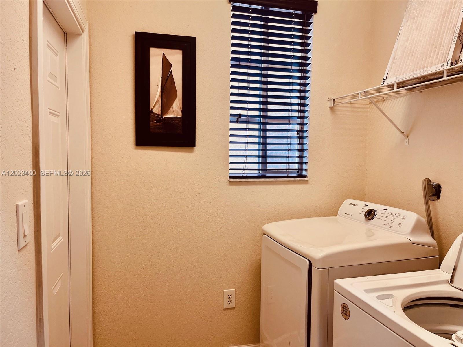 MANDARIN LAKES - Residential