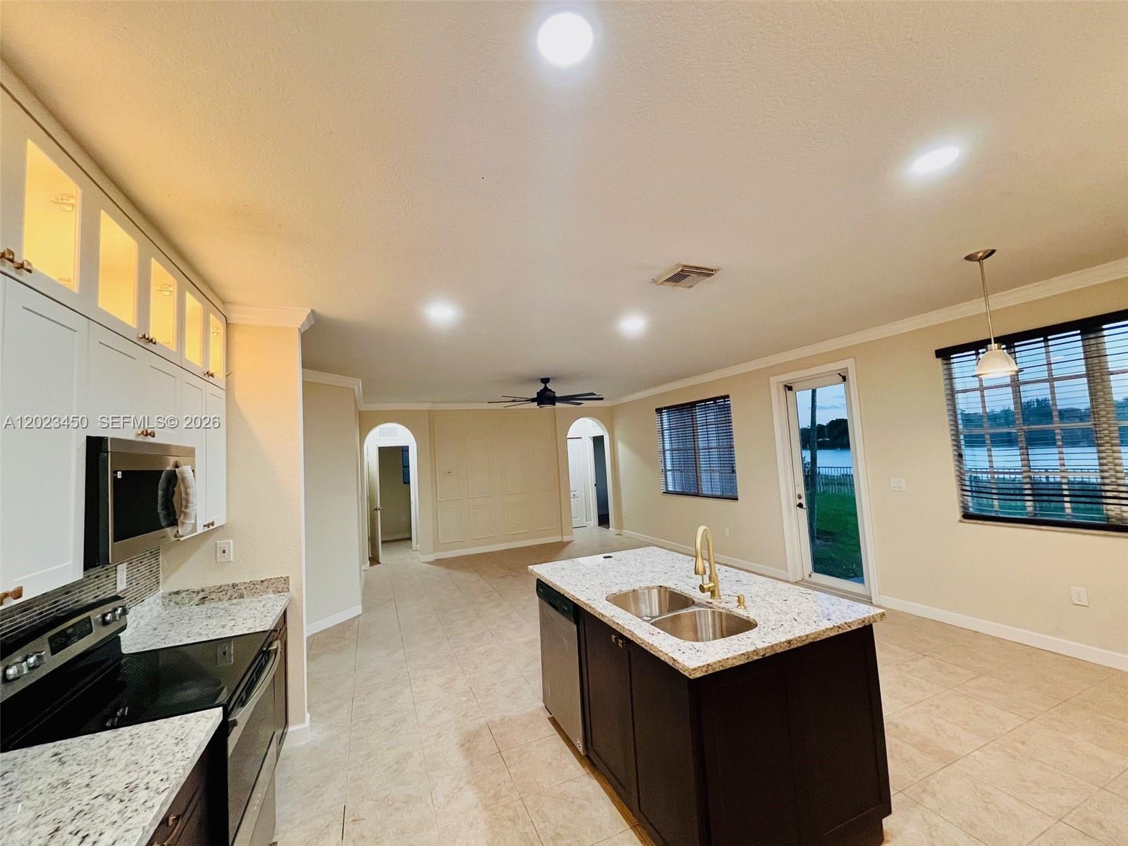 MANDARIN LAKES - Residential