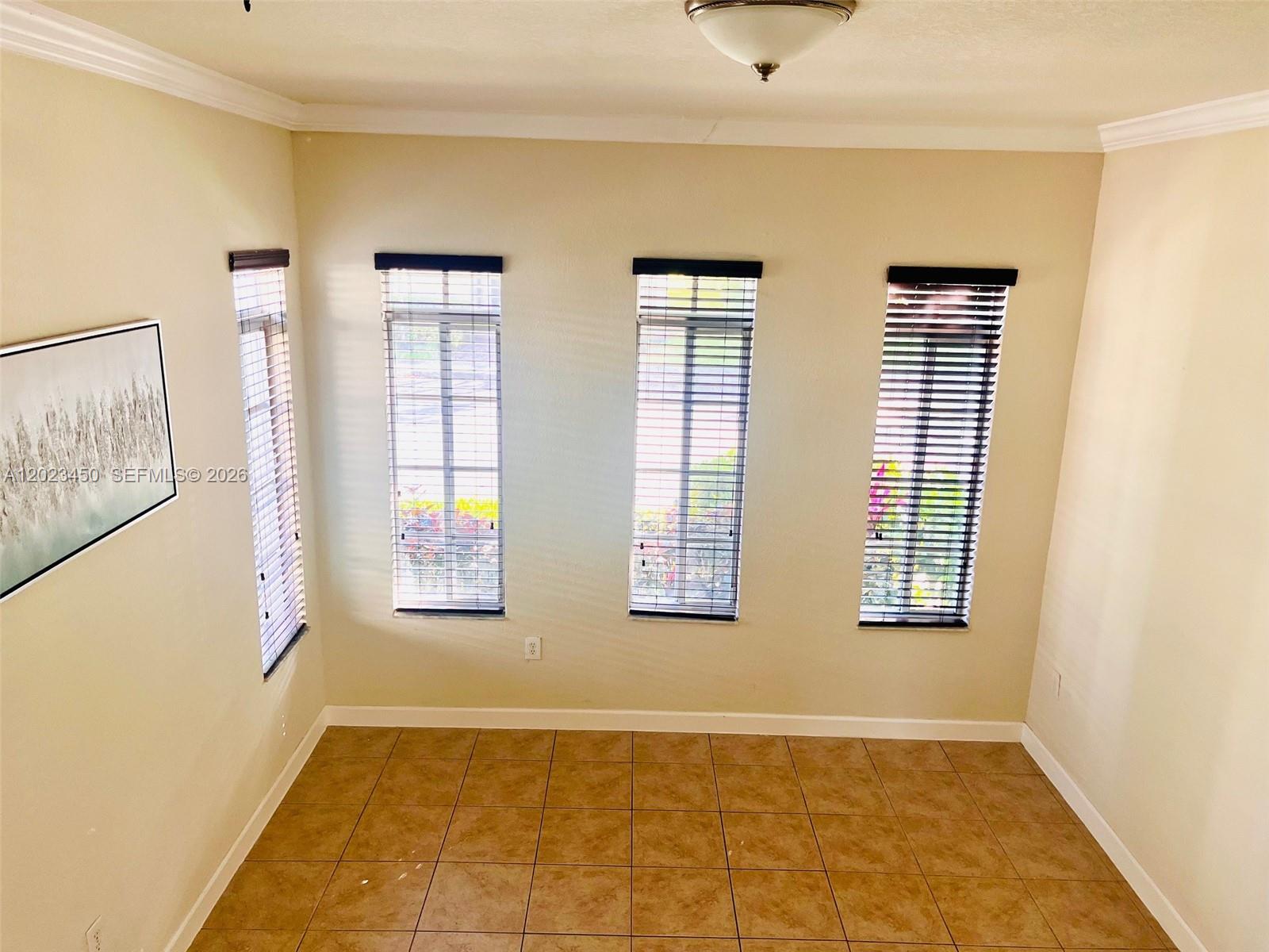 MANDARIN LAKES - Residential
