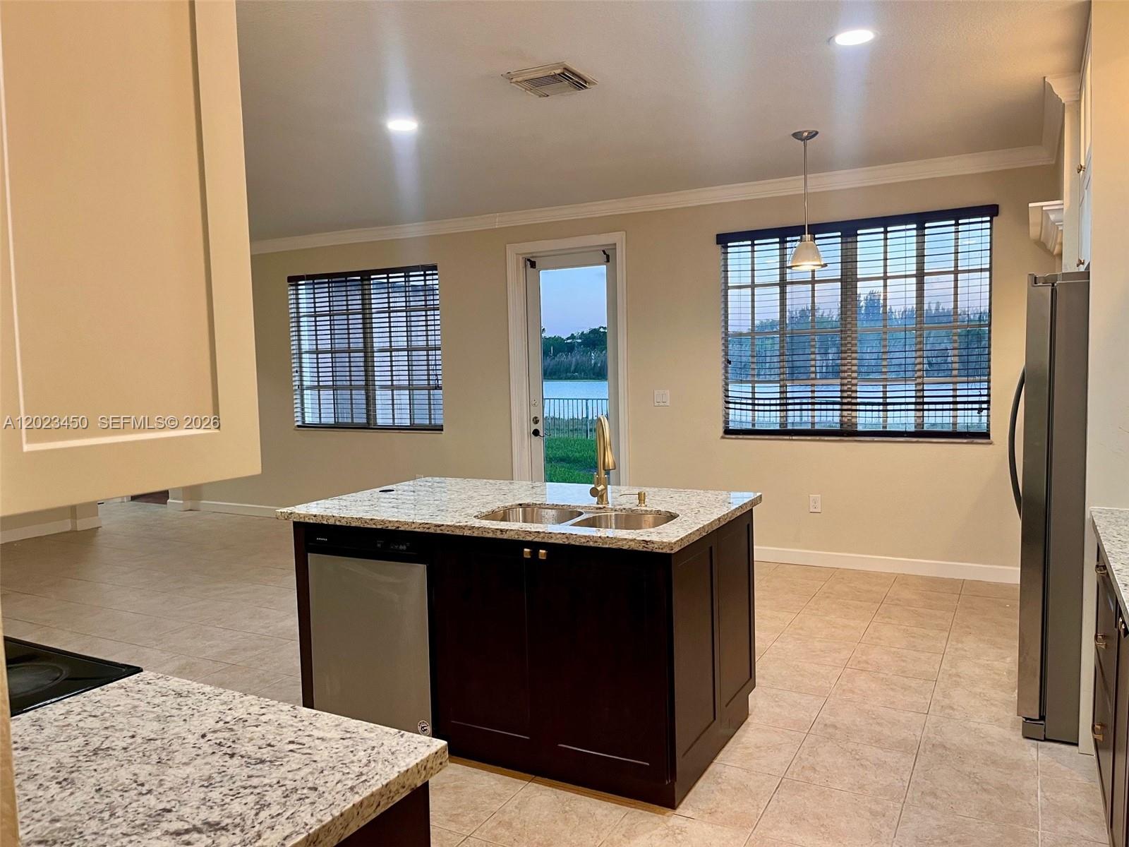MANDARIN LAKES - Residential