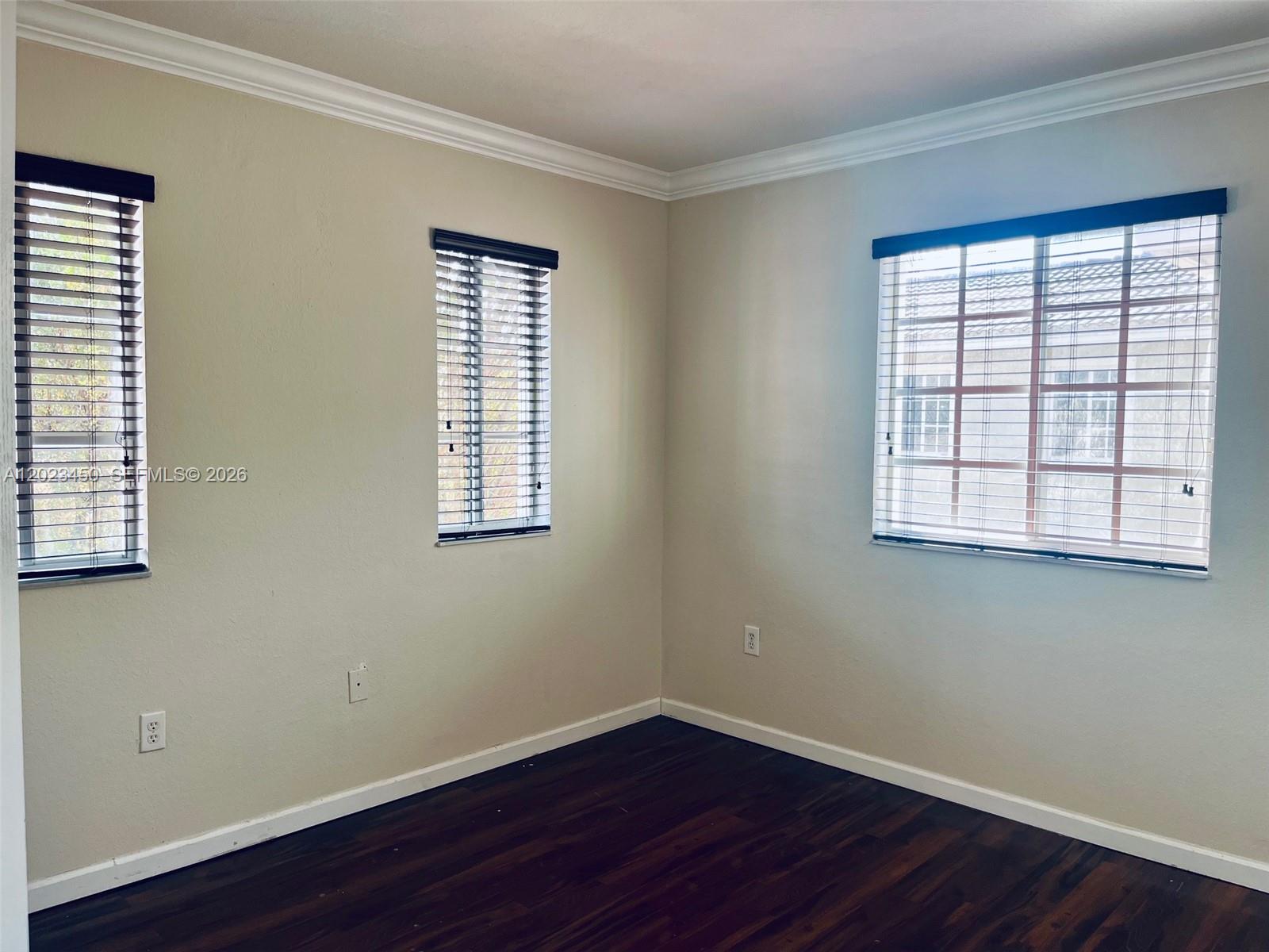 MANDARIN LAKES - Residential