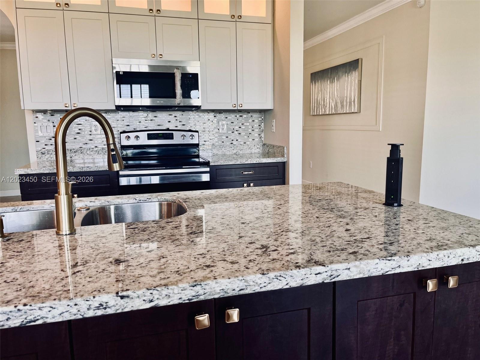 MANDARIN LAKES - Residential