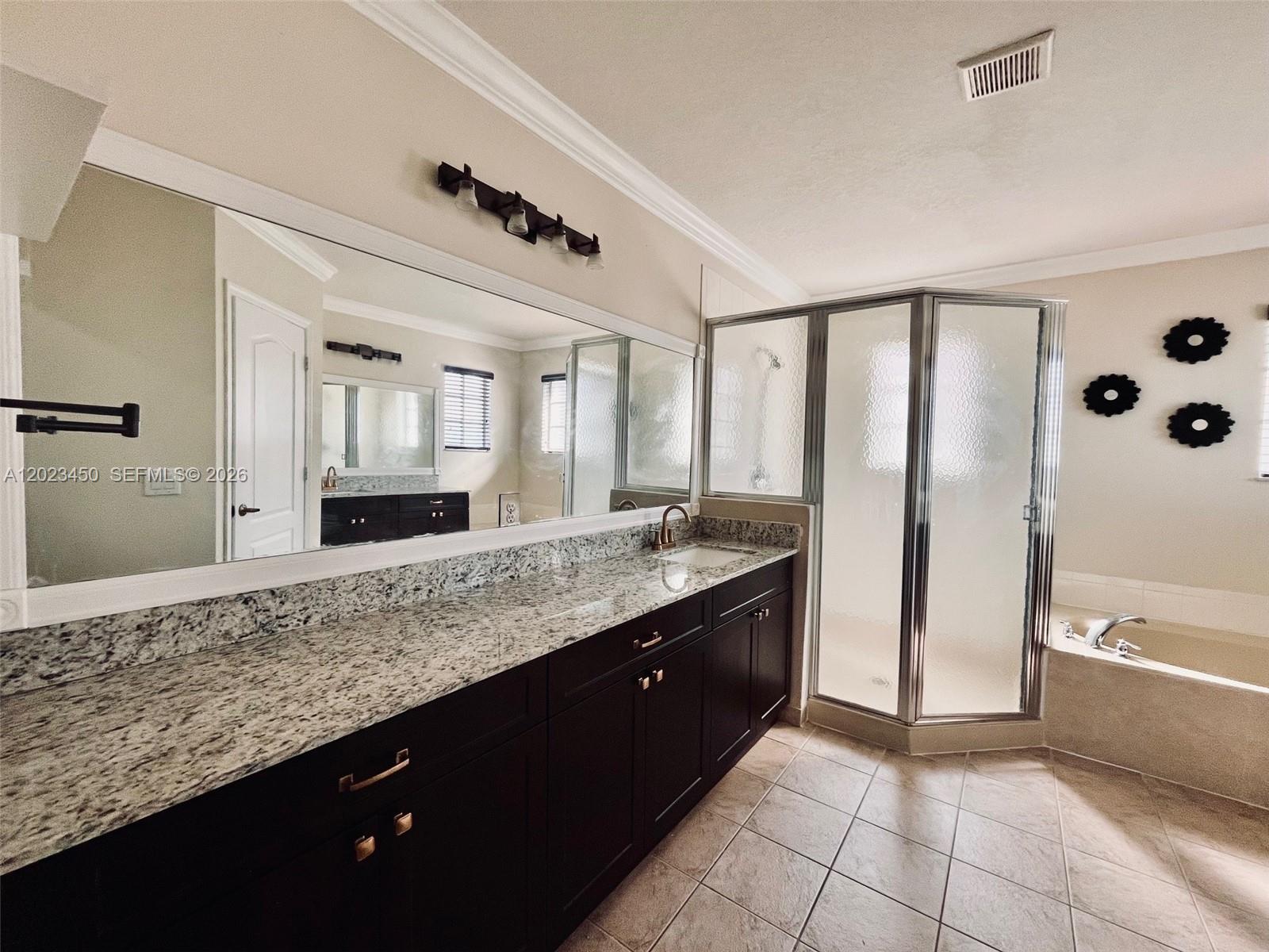 MANDARIN LAKES - Residential