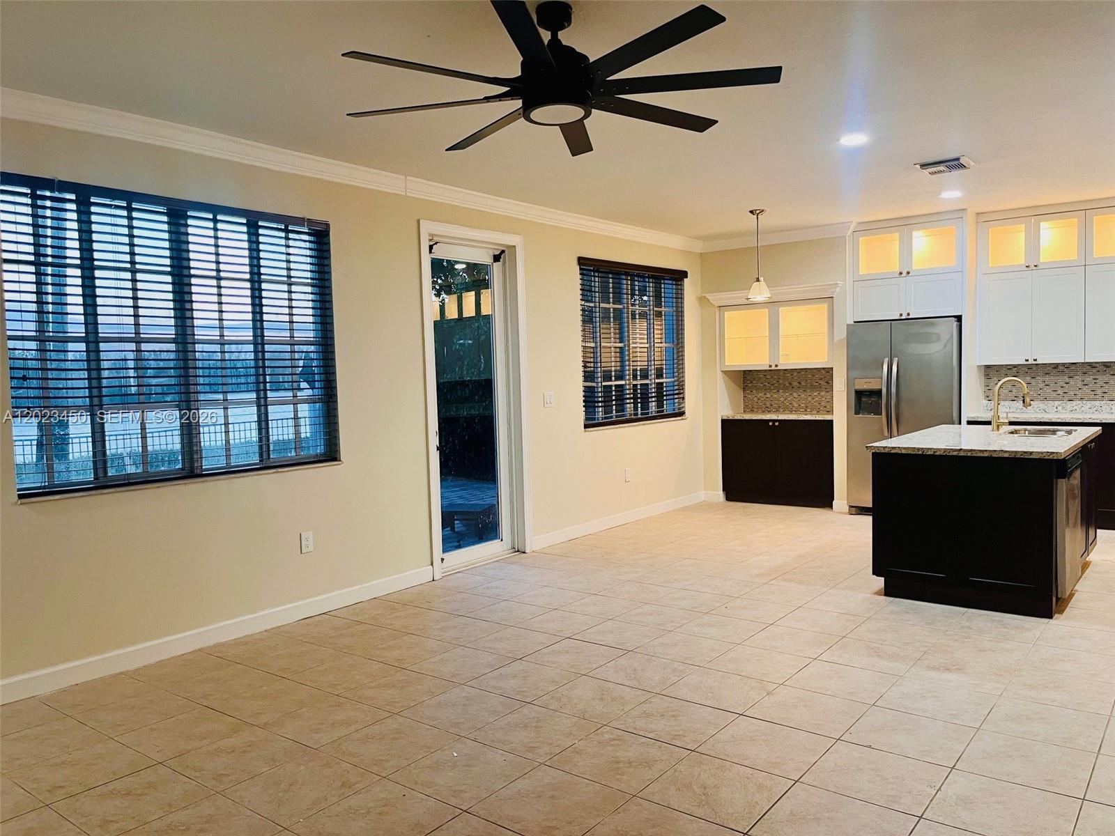 MANDARIN LAKES - Residential