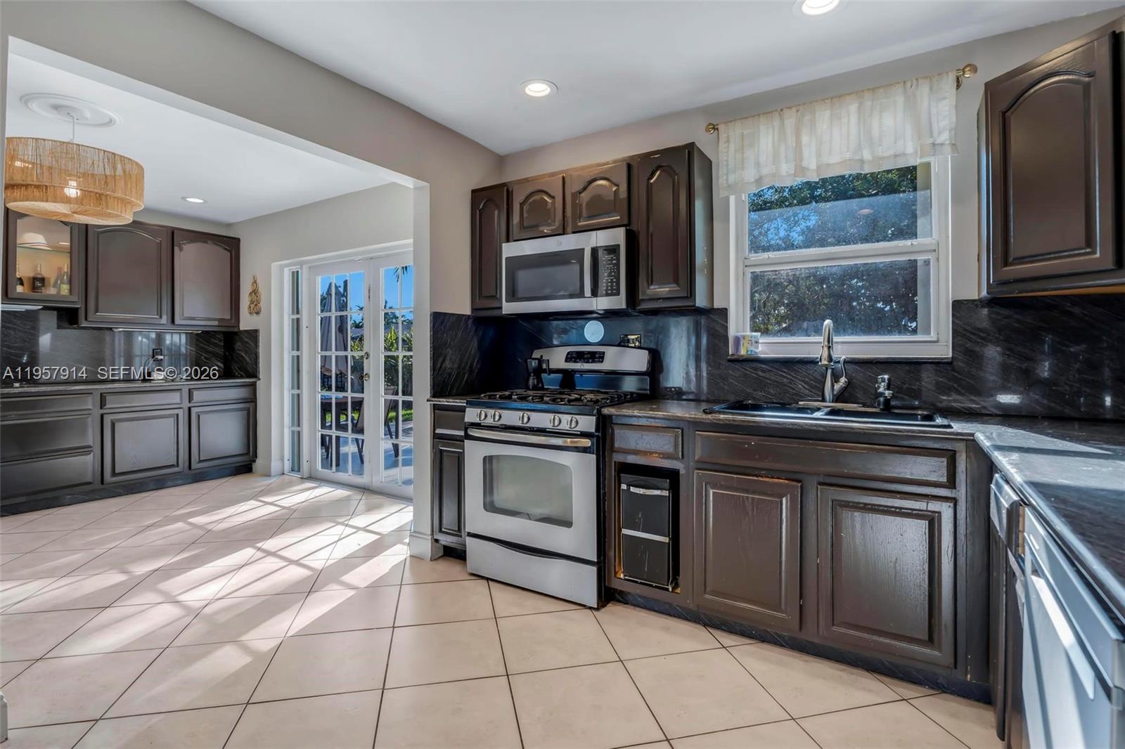 SUNSET ISLES SEC 4 - Residential Lease