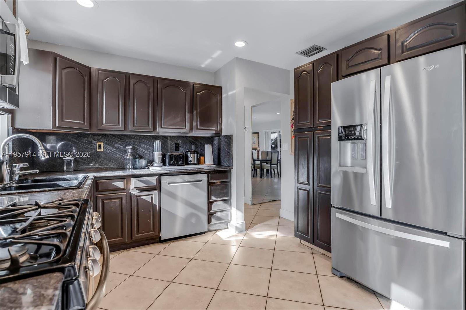 SUNSET ISLES SEC 4 - Residential Lease