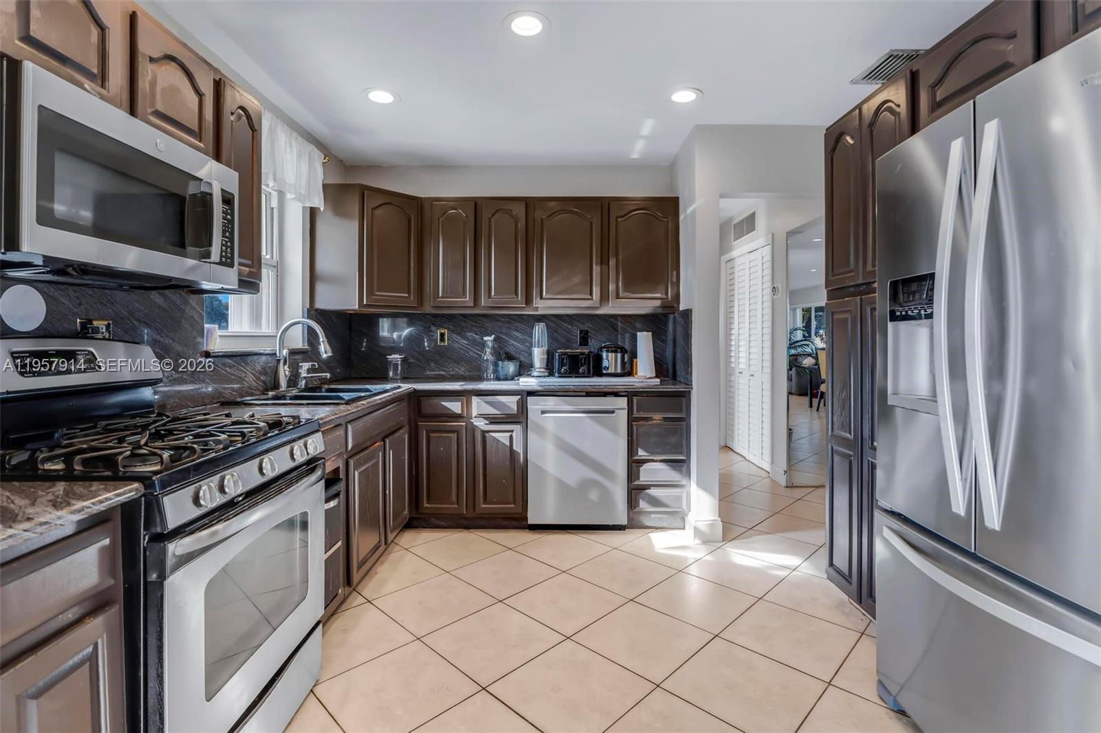 SUNSET ISLES SEC 4 - Residential Lease