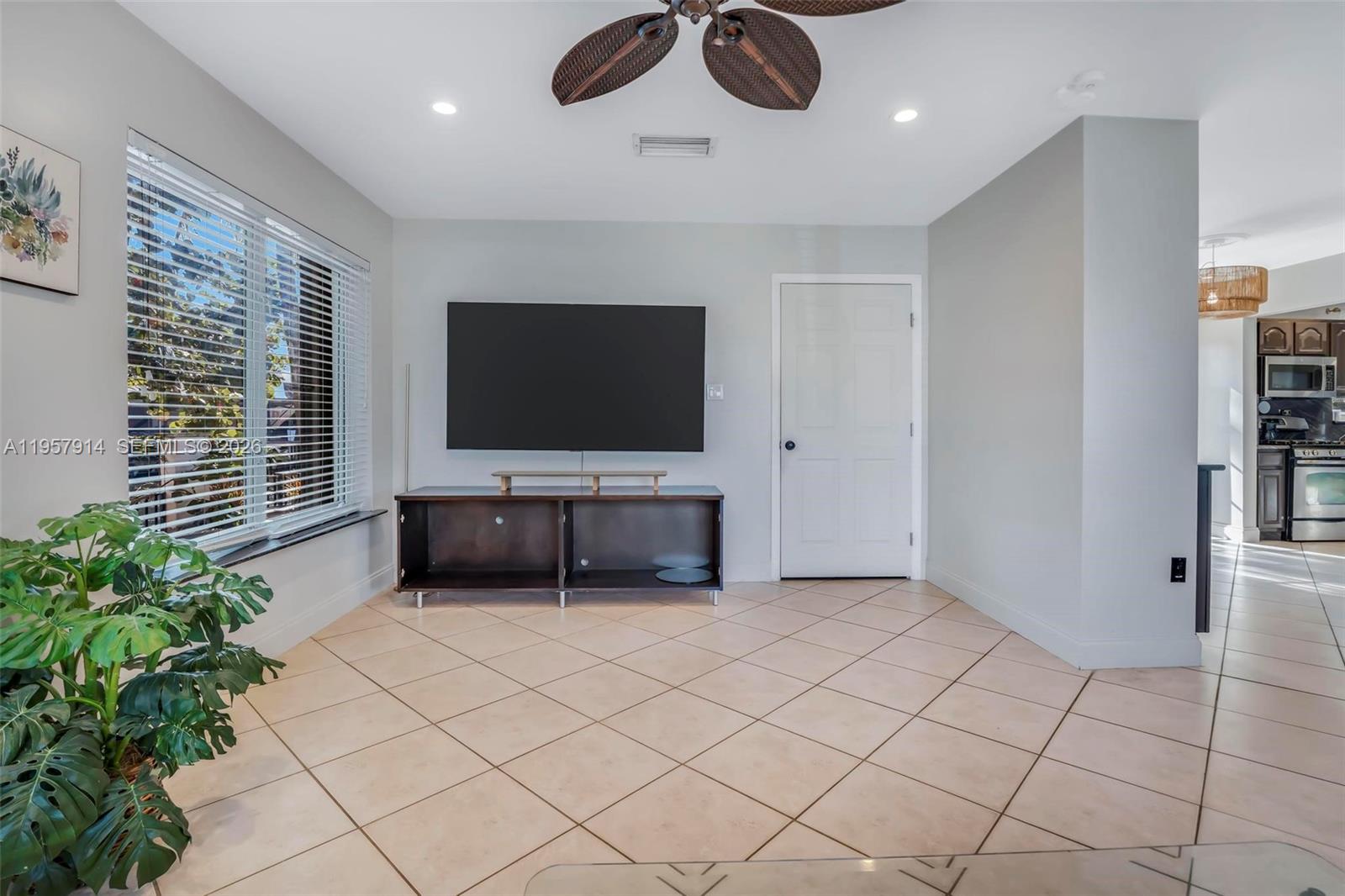 SUNSET ISLES SEC 4 - Residential Lease