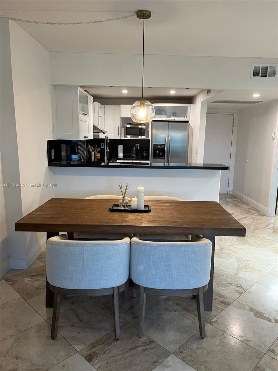 2301 Collins Ave 731