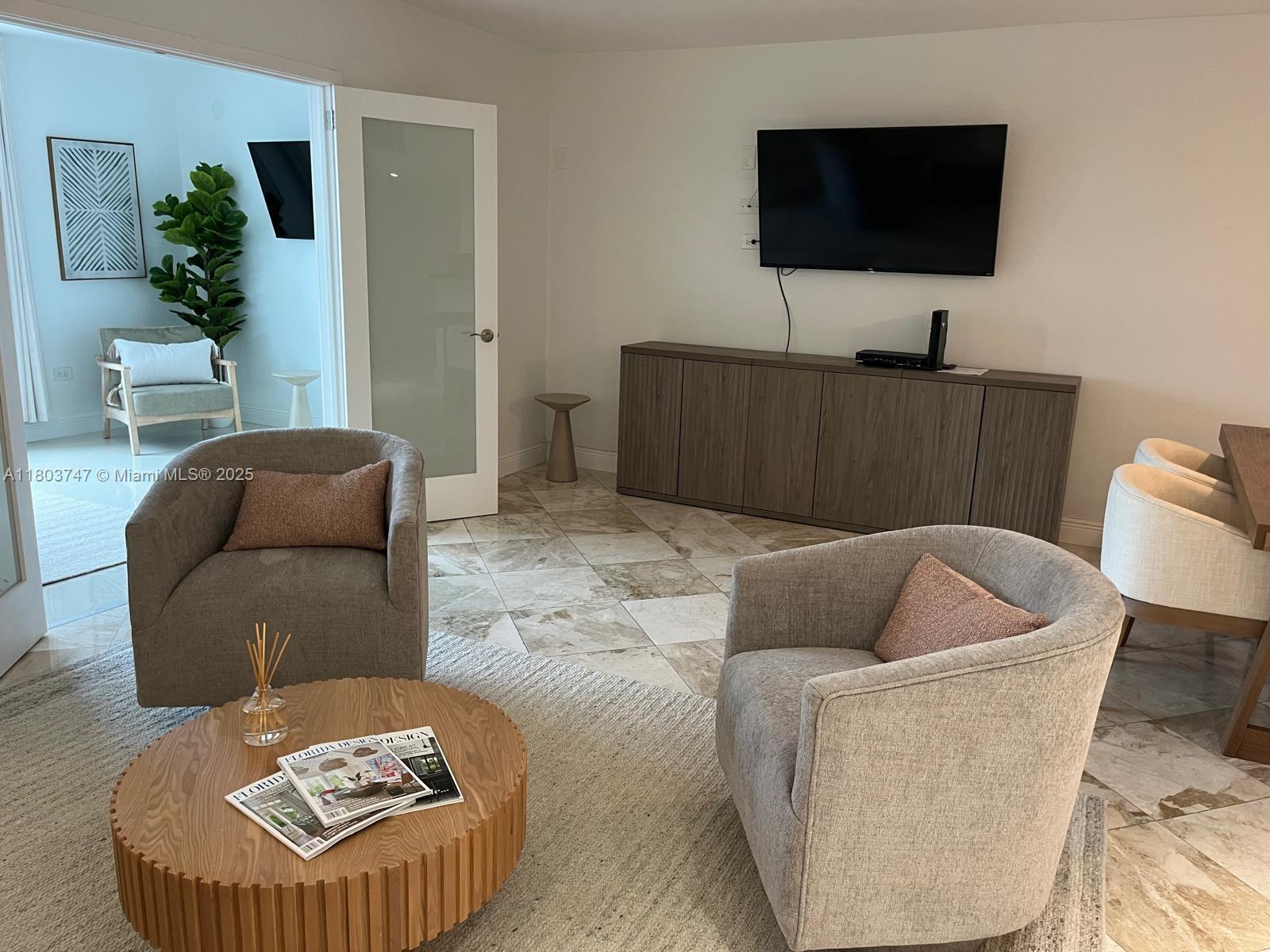 2301 Collins Ave 731