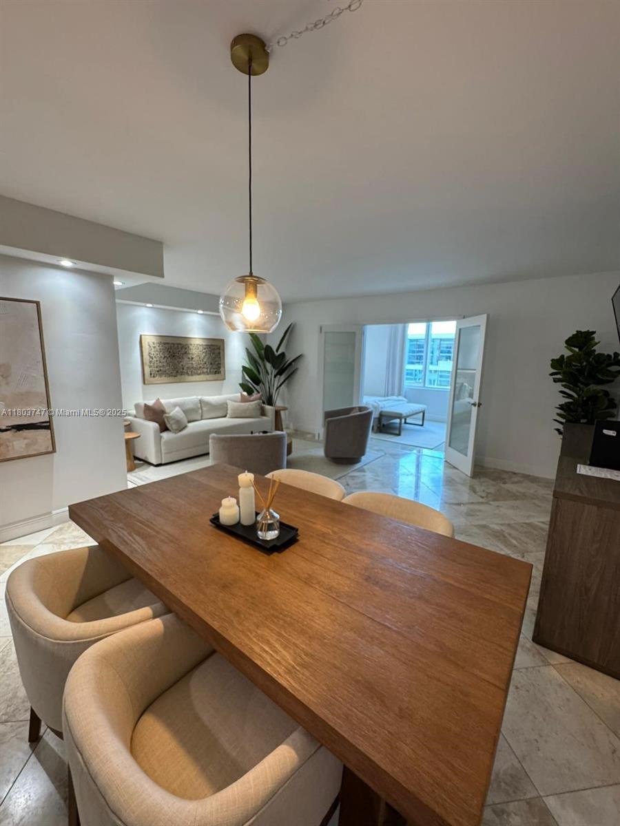 2301 Collins Ave 731