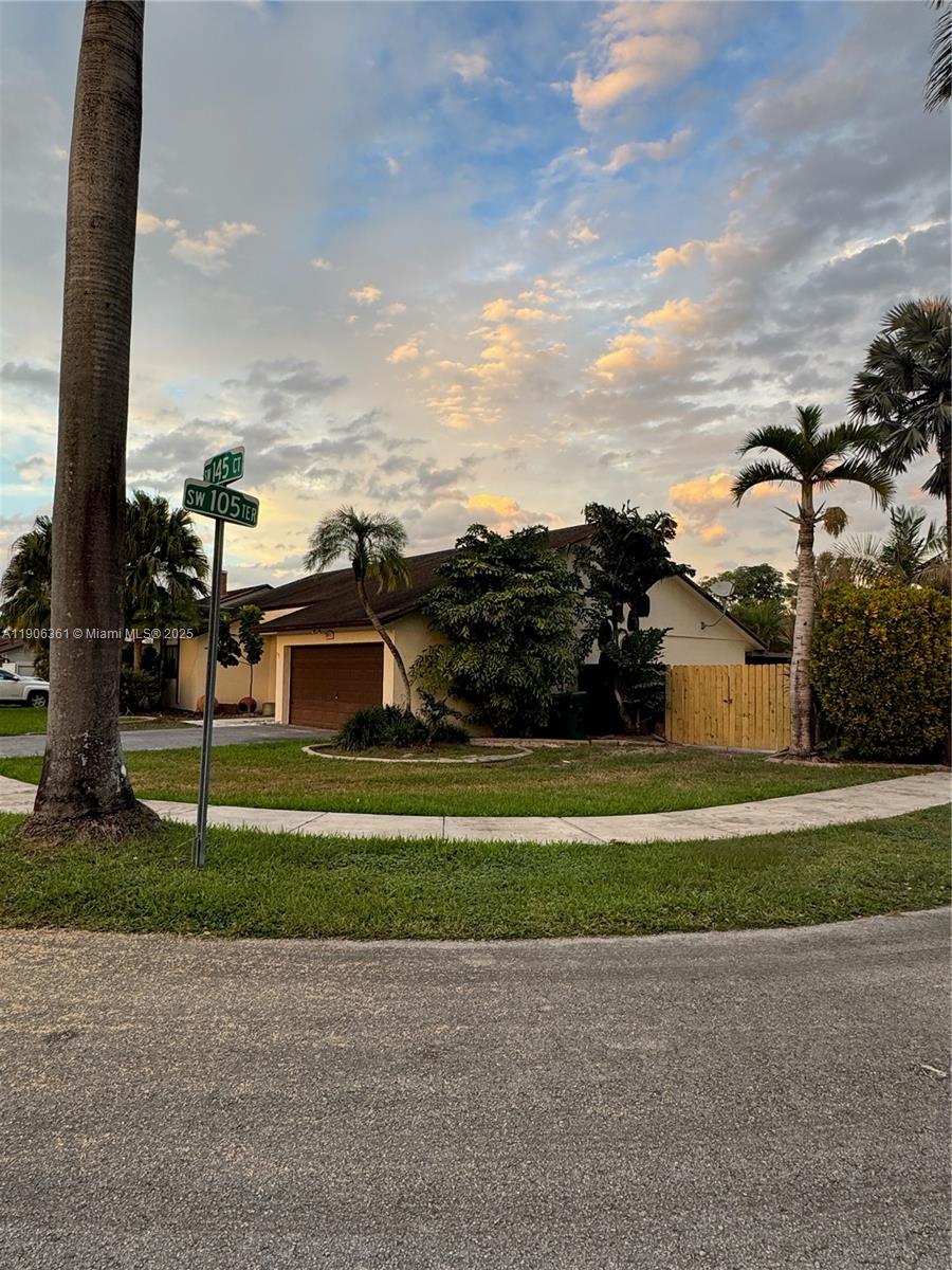 WOODFIELD - Residential