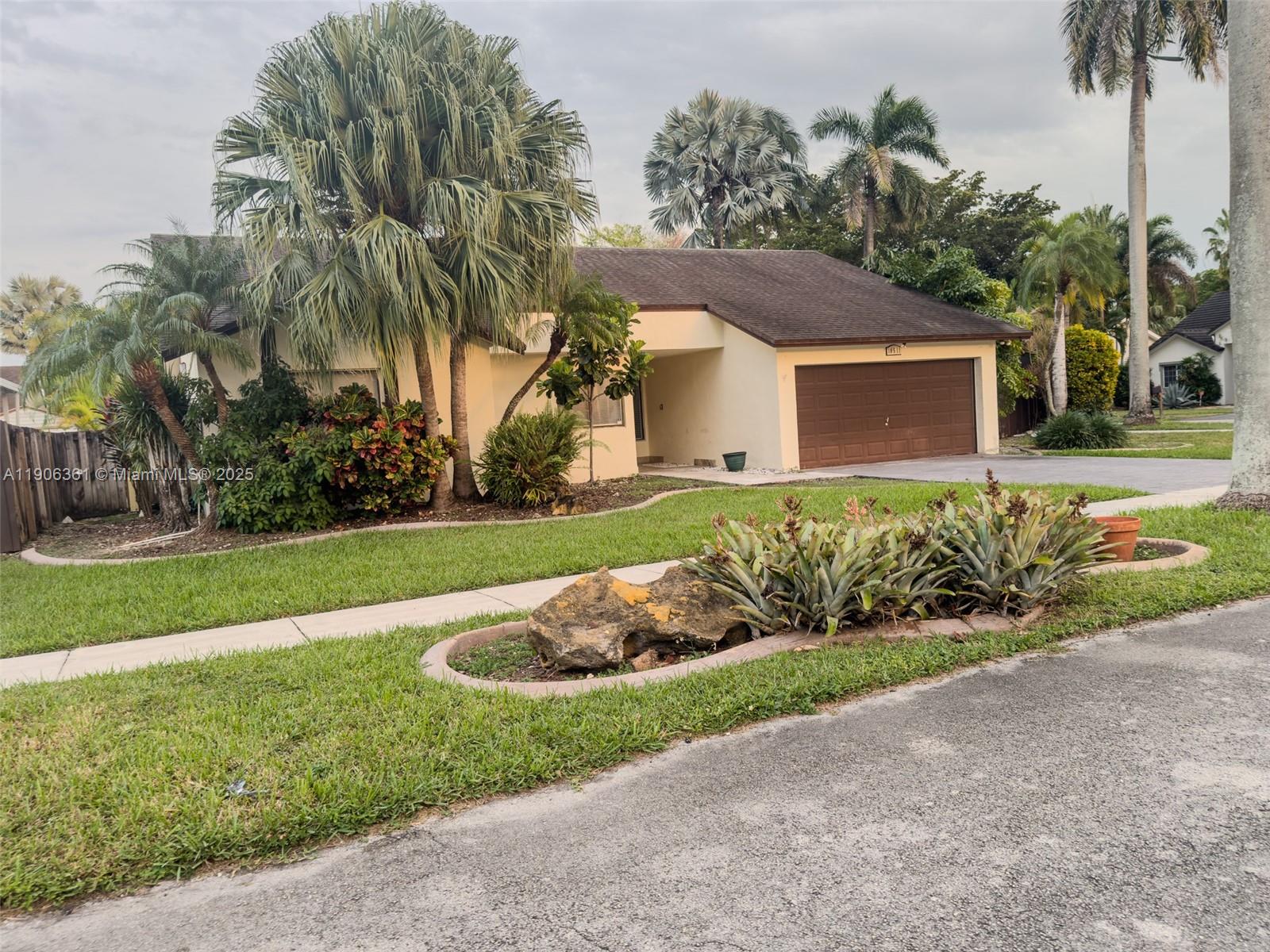 WOODFIELD - Residential