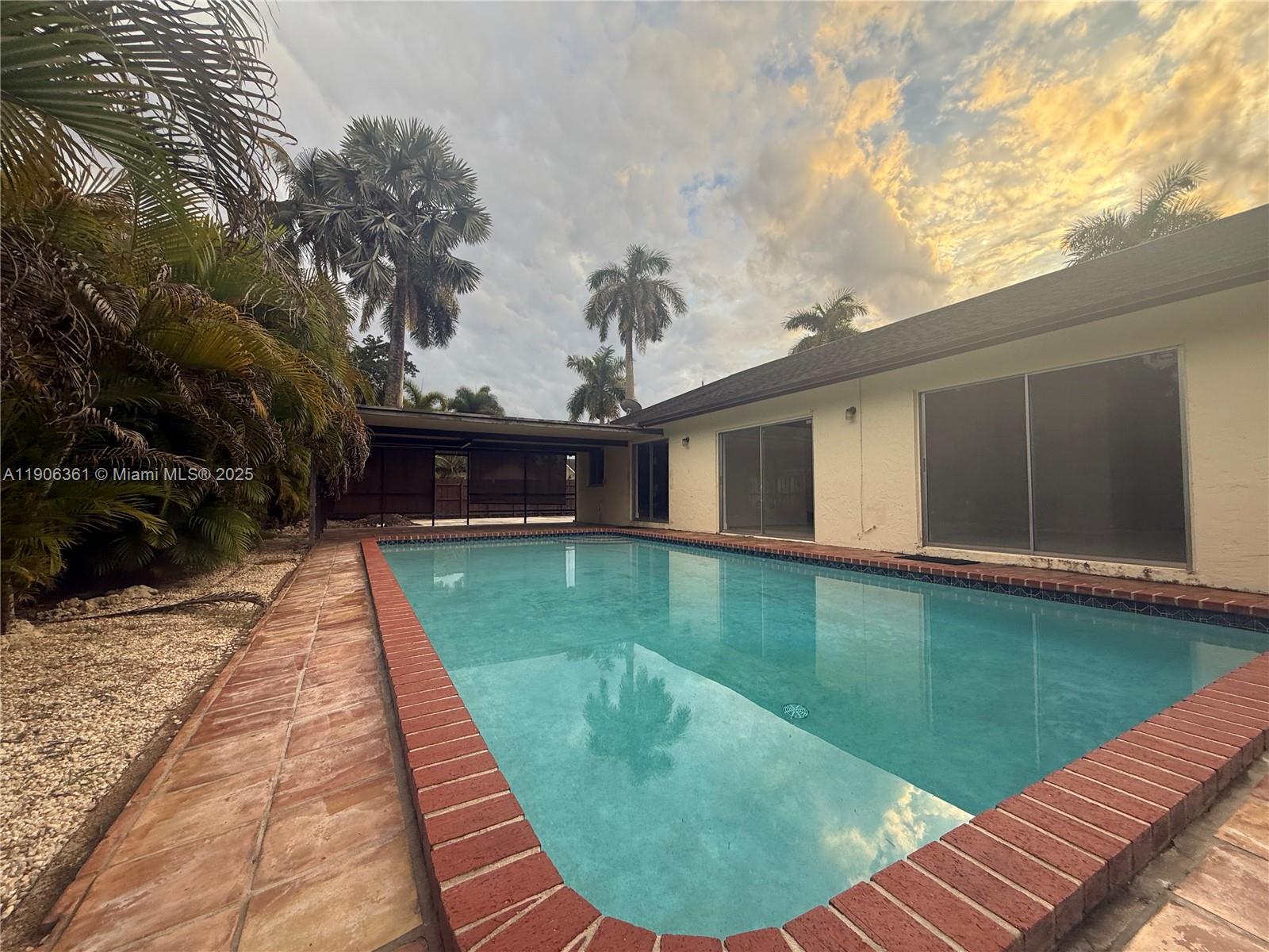 WOODFIELD - Residential