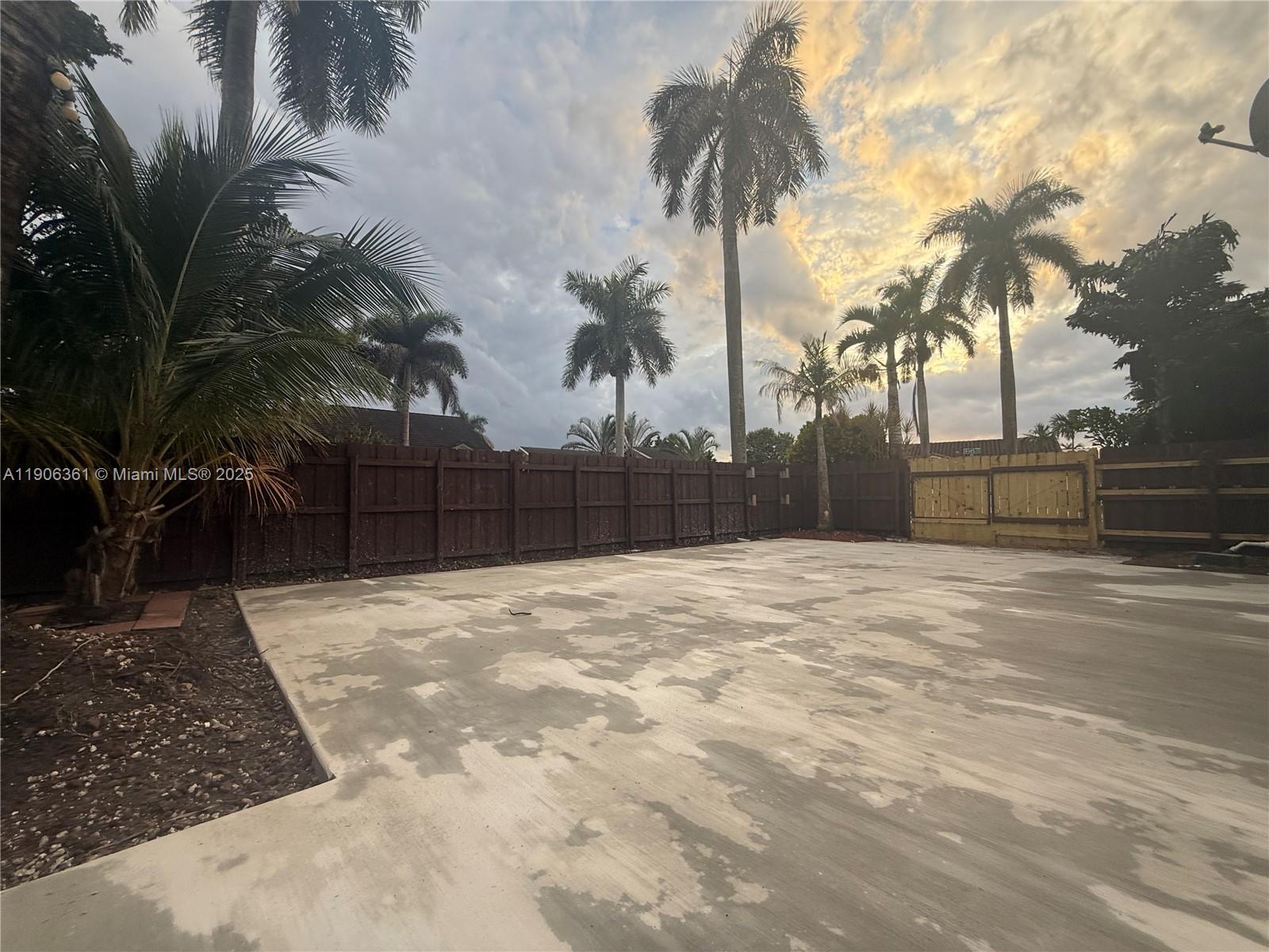 WOODFIELD - Residential