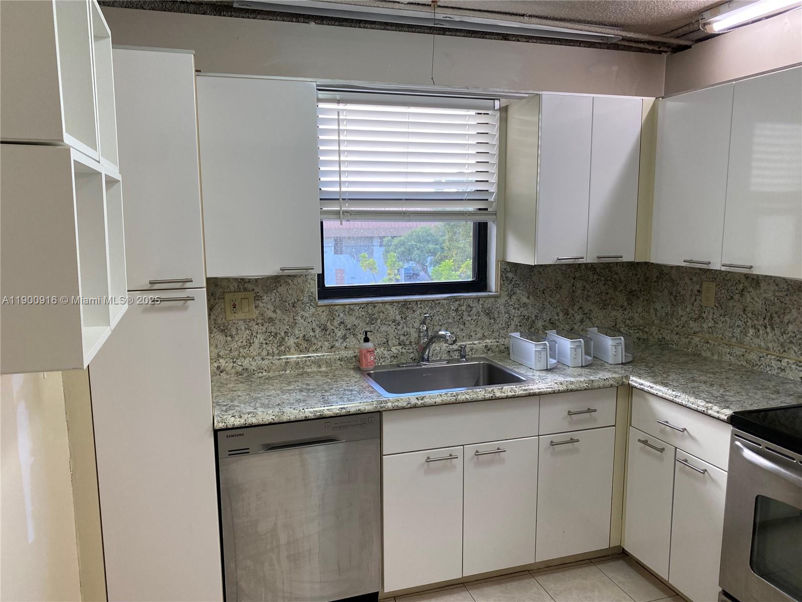 GOLDEN ISLES LAKES CONDO - Residential