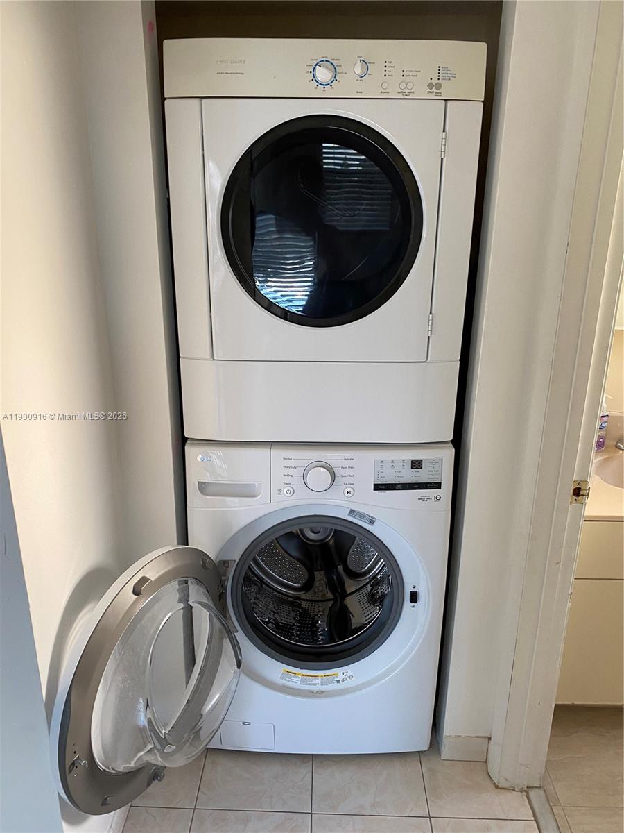 GOLDEN ISLES LAKES CONDO - Residential