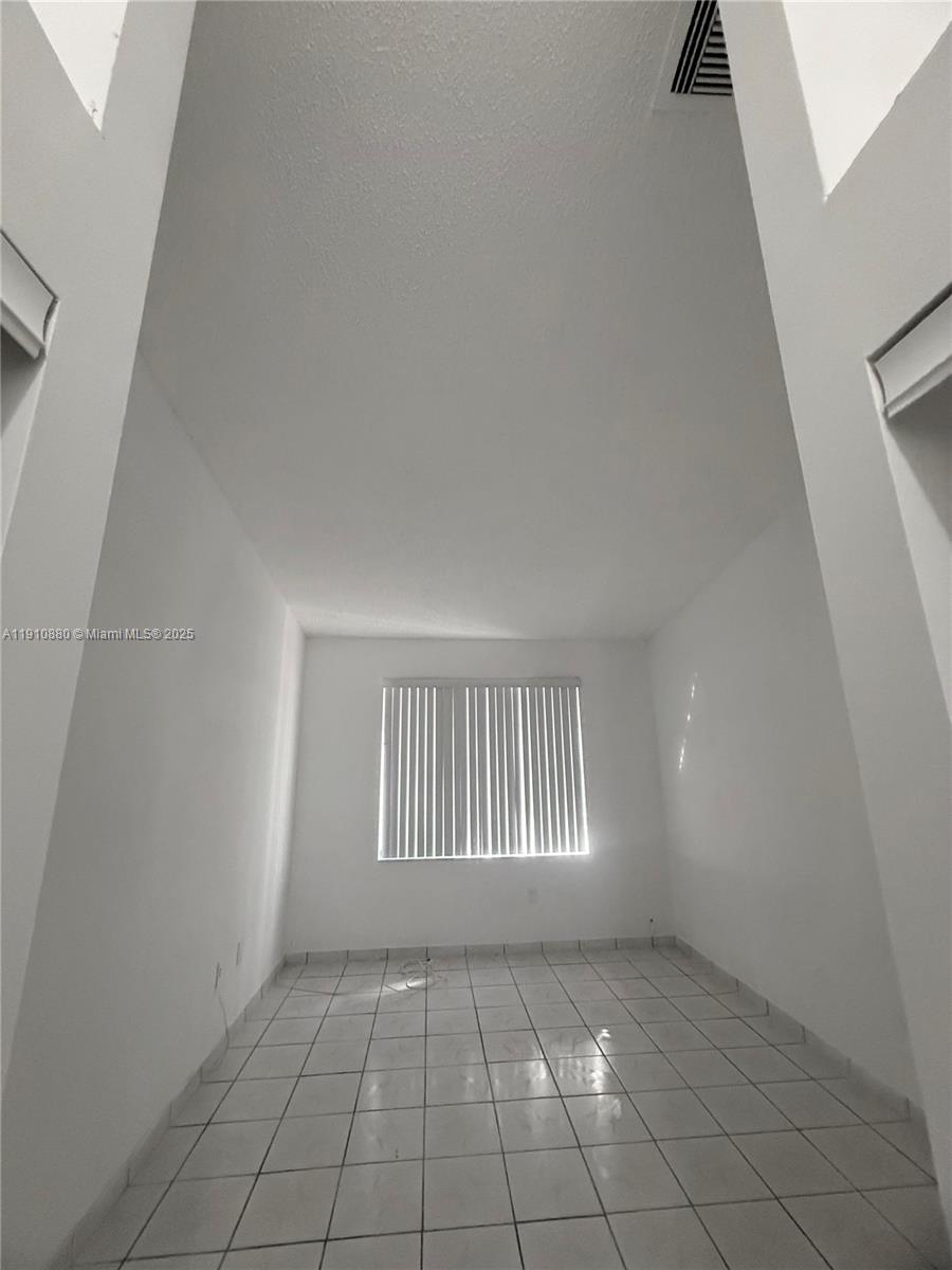 COUNTRY LAKE MANORS TOWNH - Residential