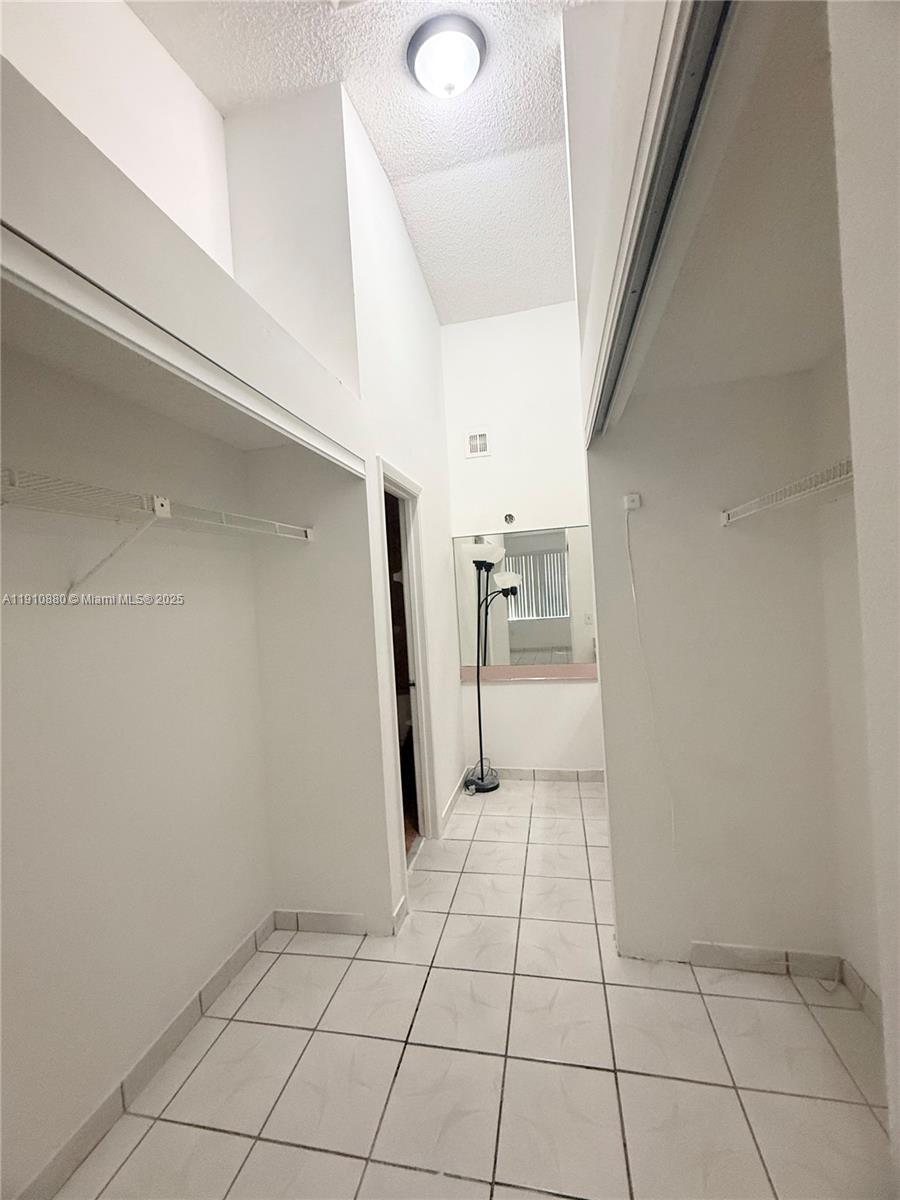 COUNTRY LAKE MANORS TOWNH - Residential