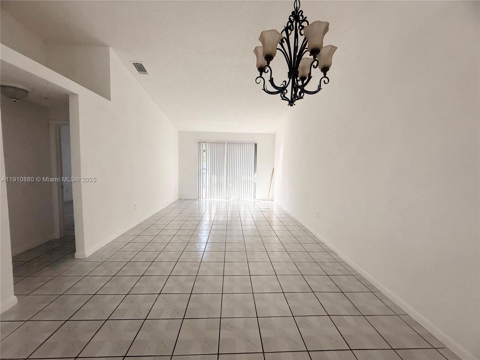 COUNTRY LAKE MANORS TOWNH - Residential