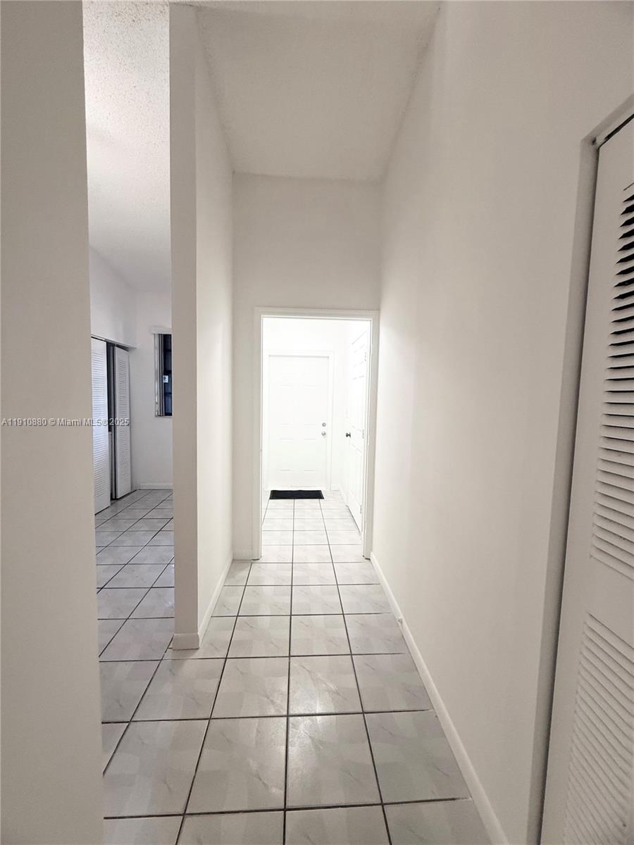 COUNTRY LAKE MANORS TOWNH - Residential