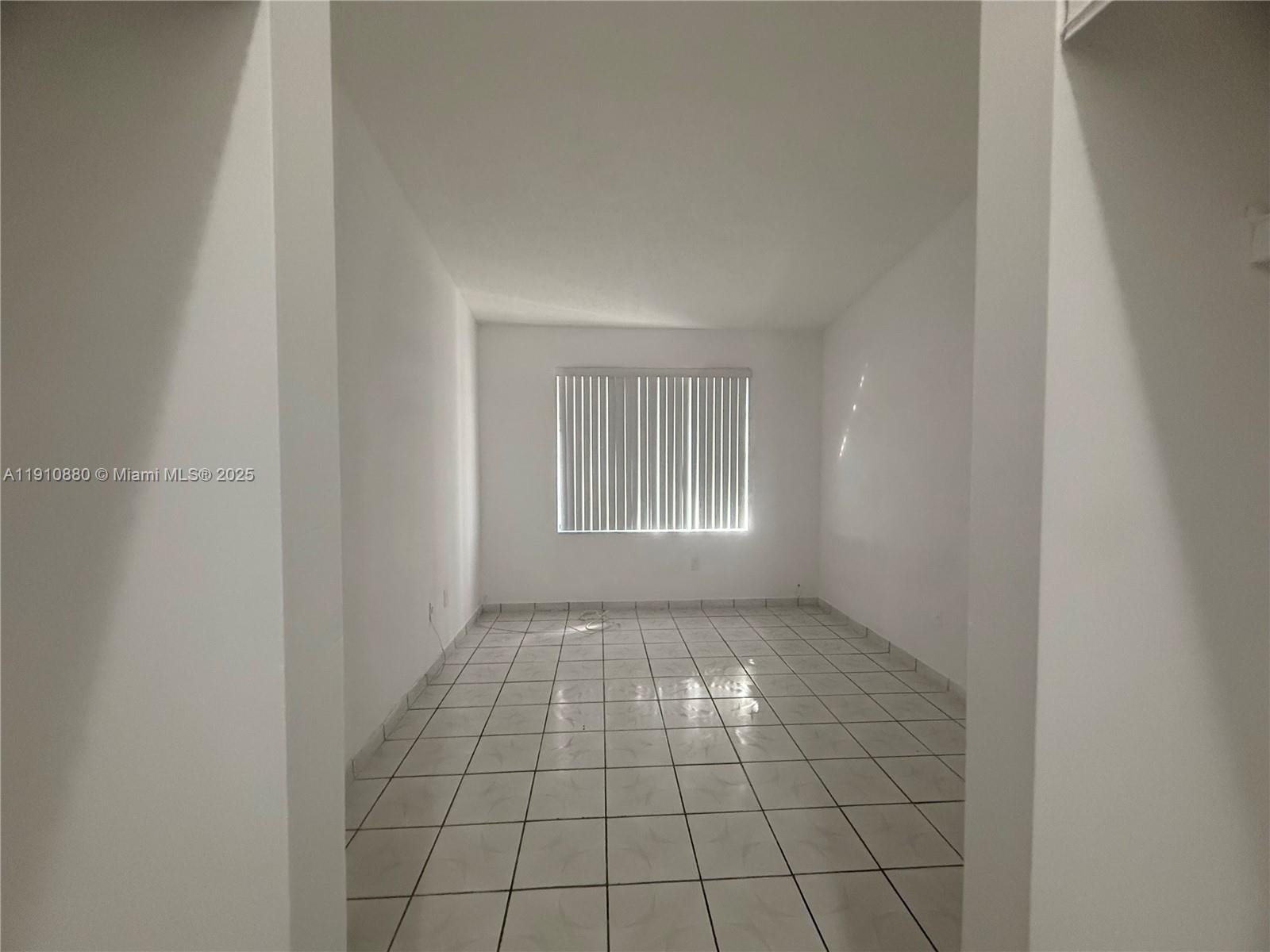 COUNTRY LAKE MANORS TOWNH - Residential