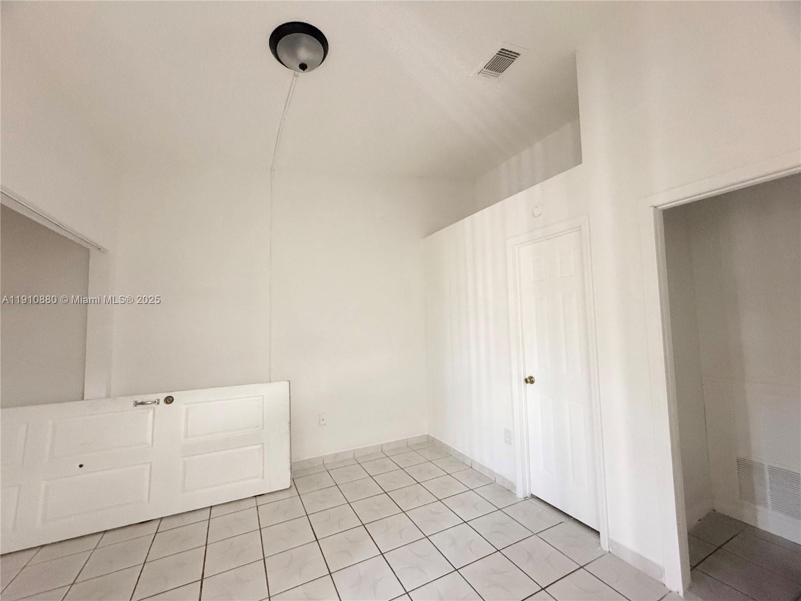 COUNTRY LAKE MANORS TOWNH - Residential