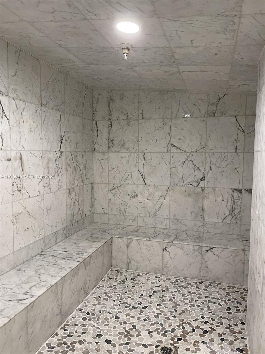 VIZCAYNE SOUTH CONDO - Residential