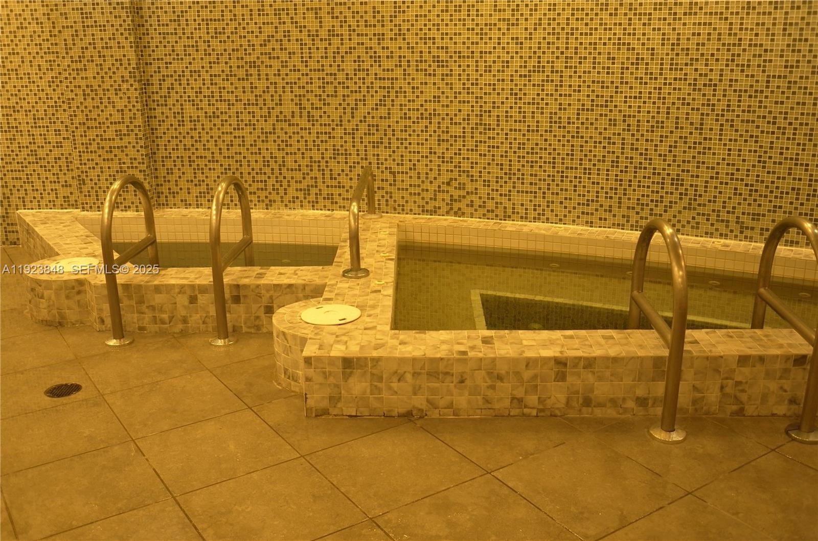 VIZCAYNE SOUTH CONDO - Residential