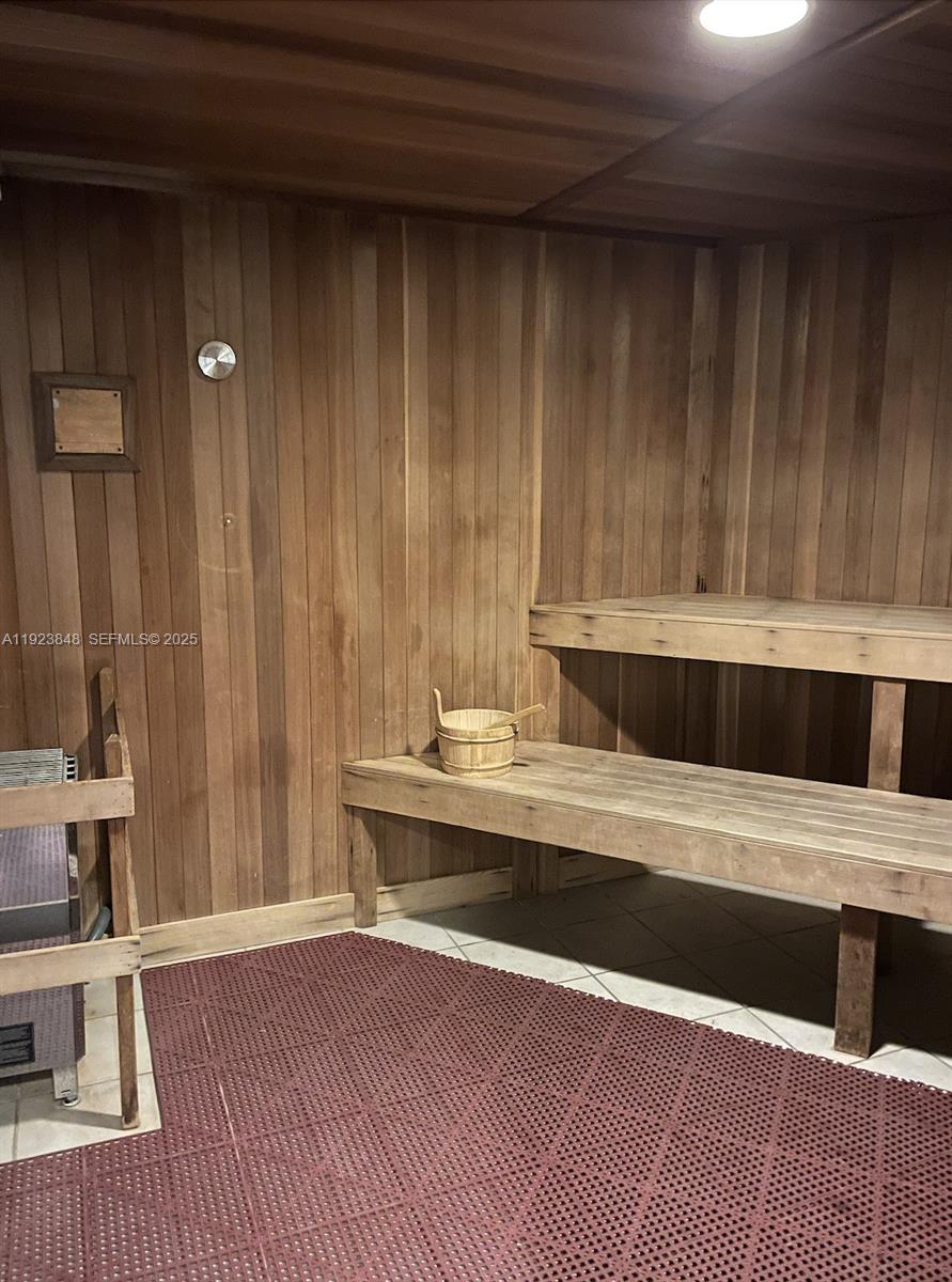 VIZCAYNE SOUTH CONDO - Residential