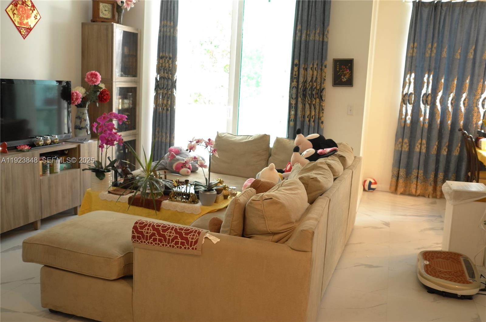 VIZCAYNE SOUTH CONDO - Residential