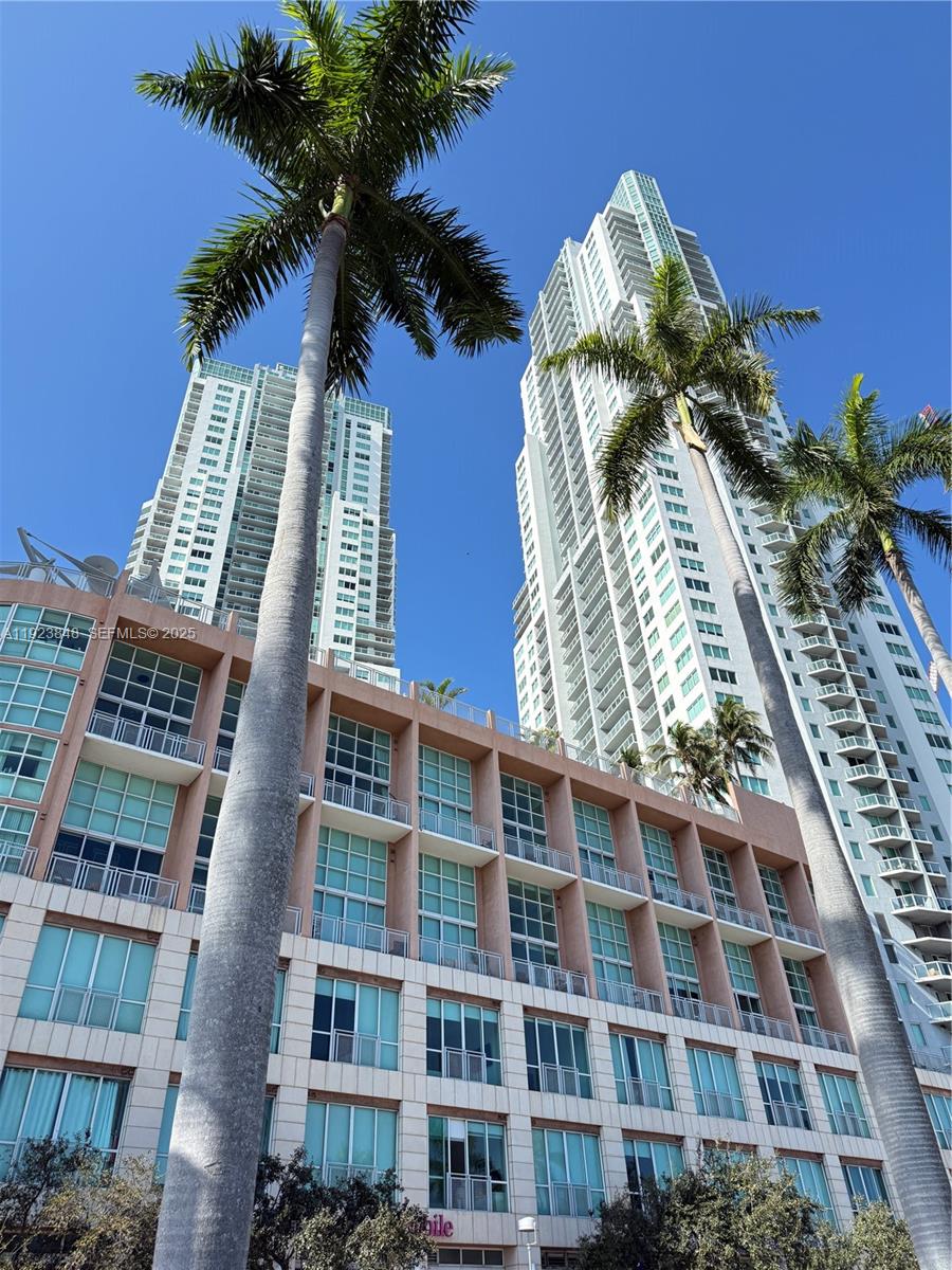 VIZCAYNE SOUTH CONDO - Residential