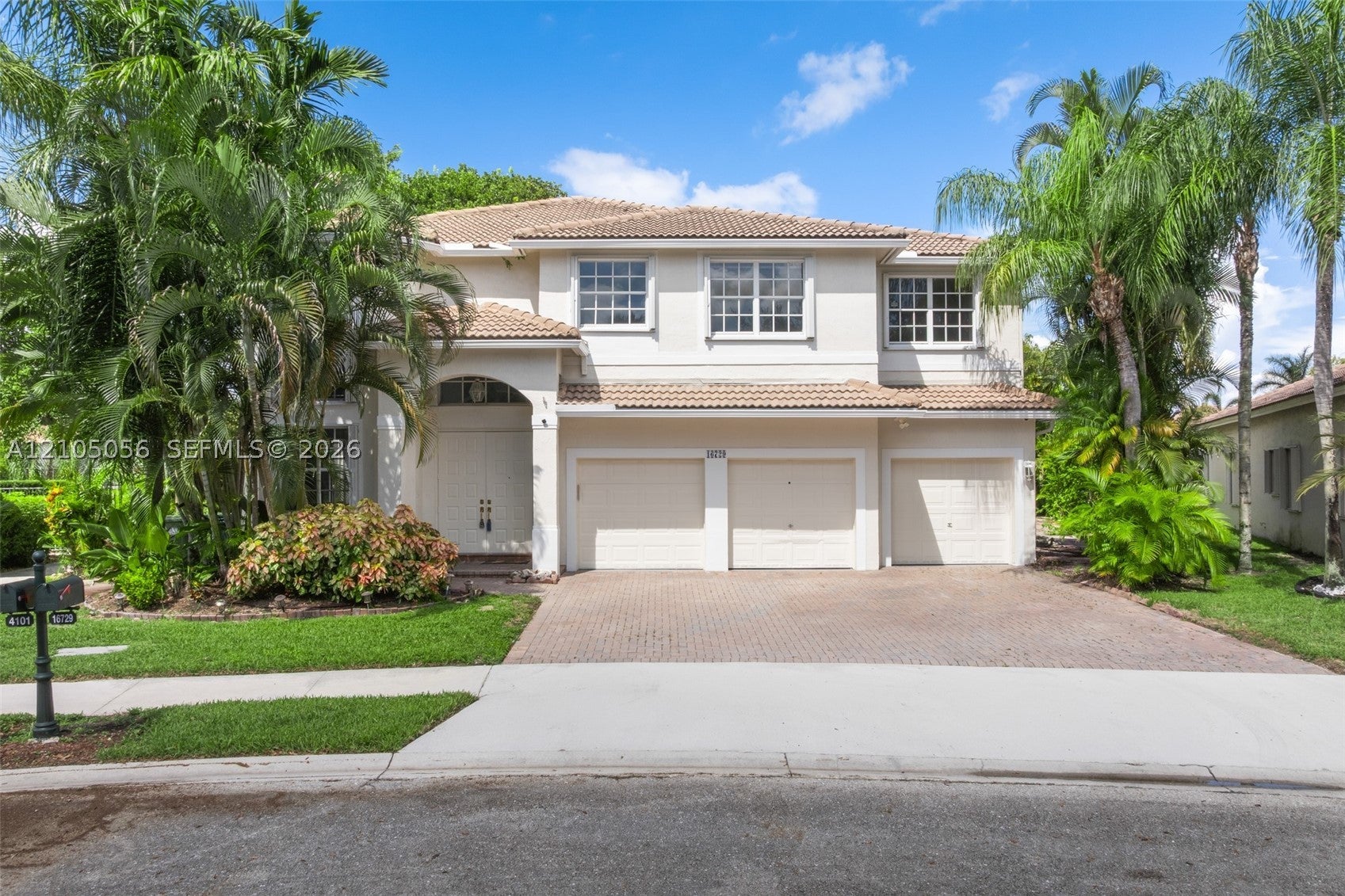 16729 Amber Lk