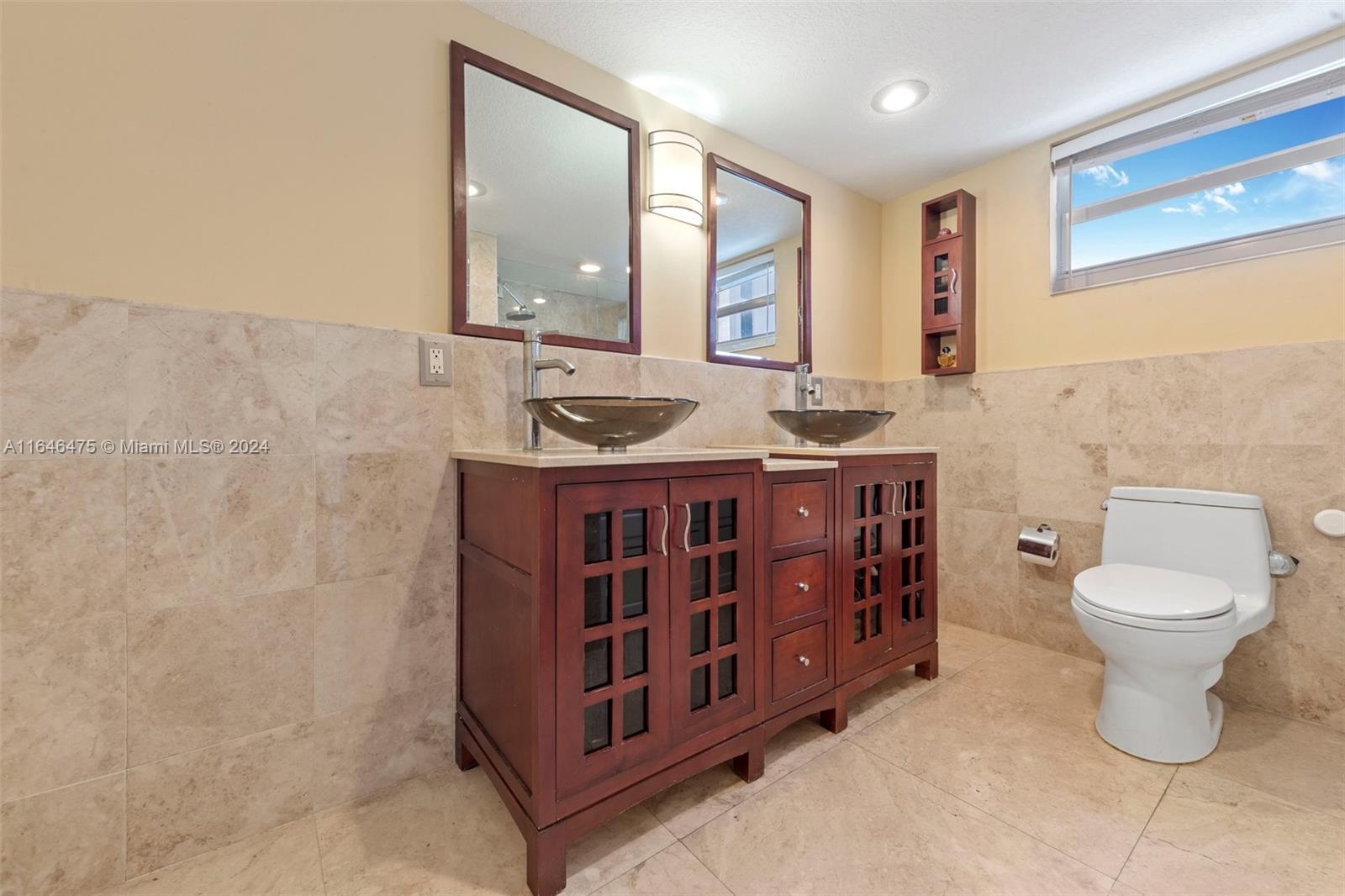 AQUARIUS CONDO - Residential