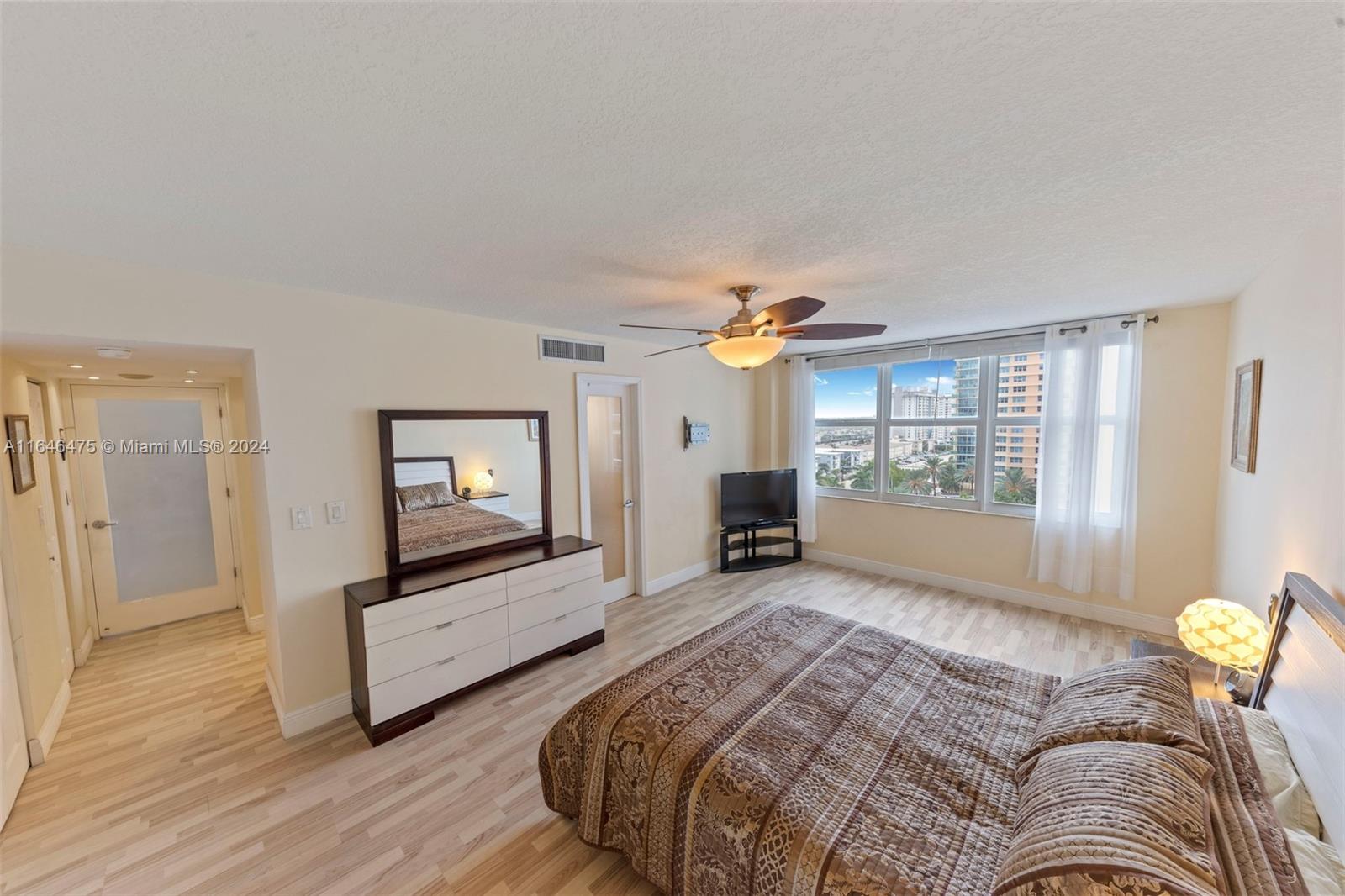 AQUARIUS CONDO - Residential