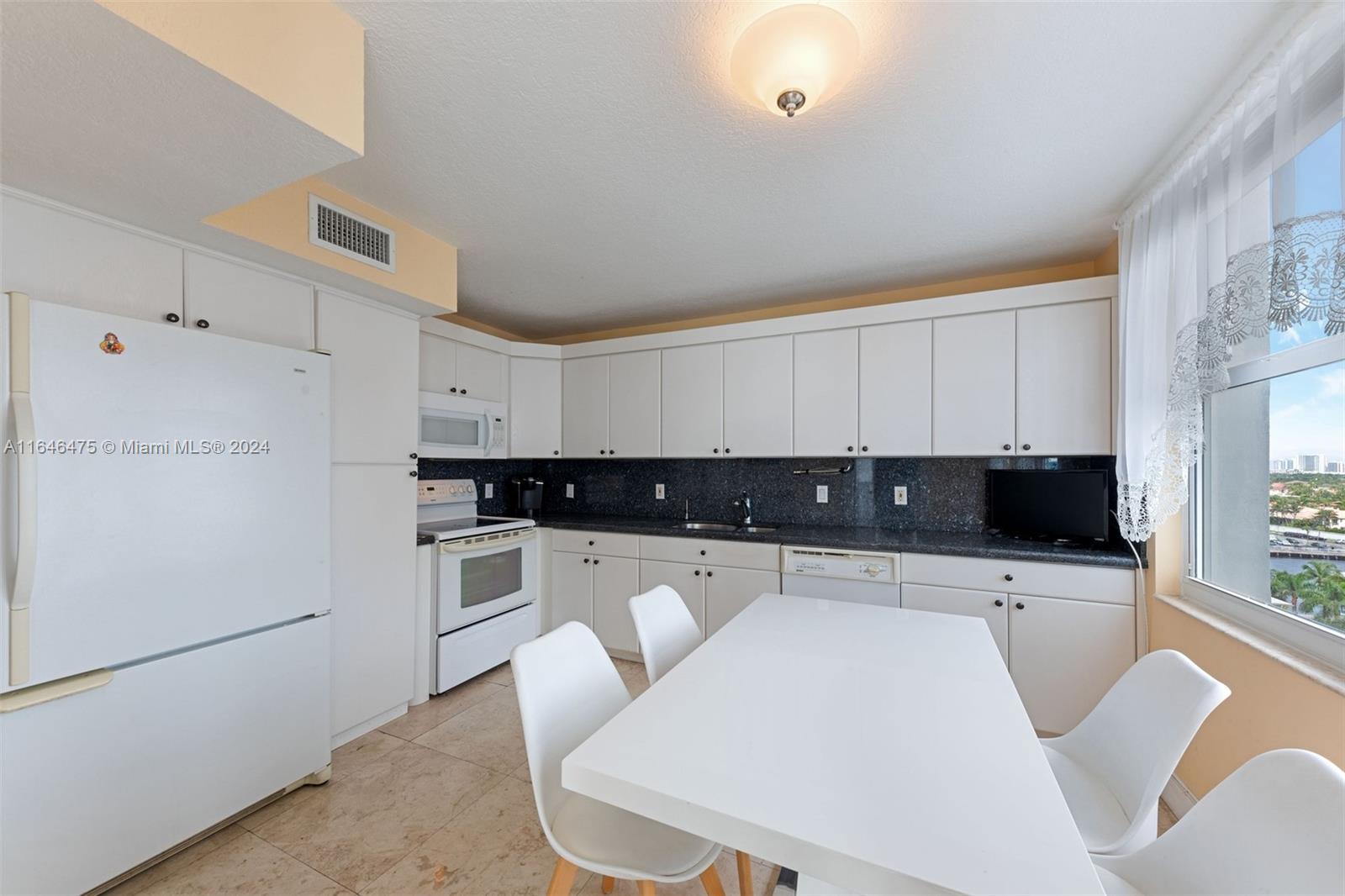 AQUARIUS CONDO - Residential