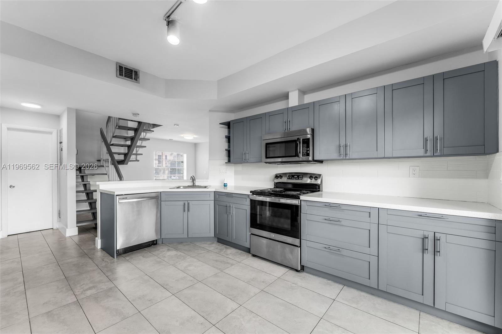 PALM POINT SEC 2 - Residential Lease